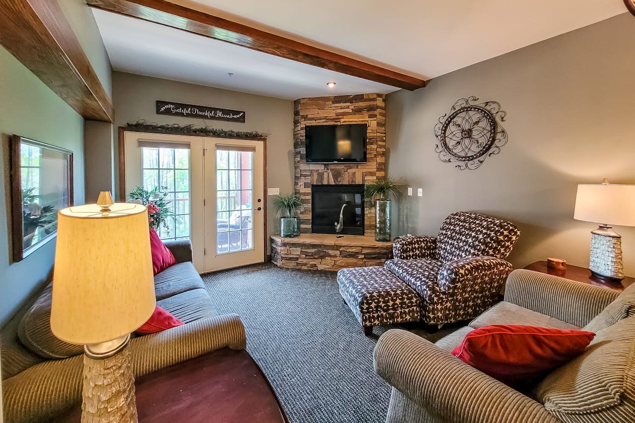 Condo W Hot Tub - Pool Access, Sleeps 6, Fireplace