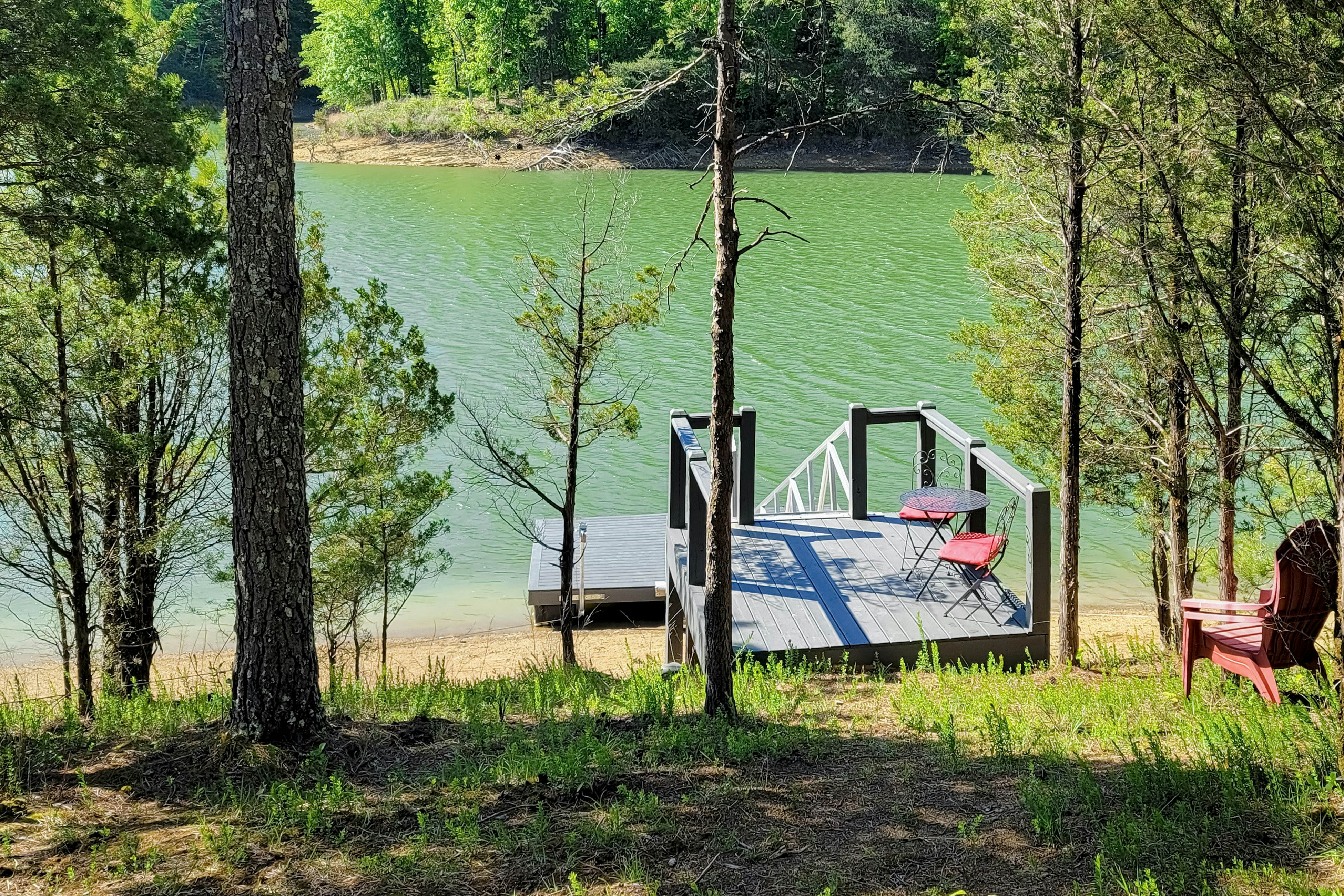 Scenic Douglas Lake Home・Deck・Hammocks・Hot Tub
