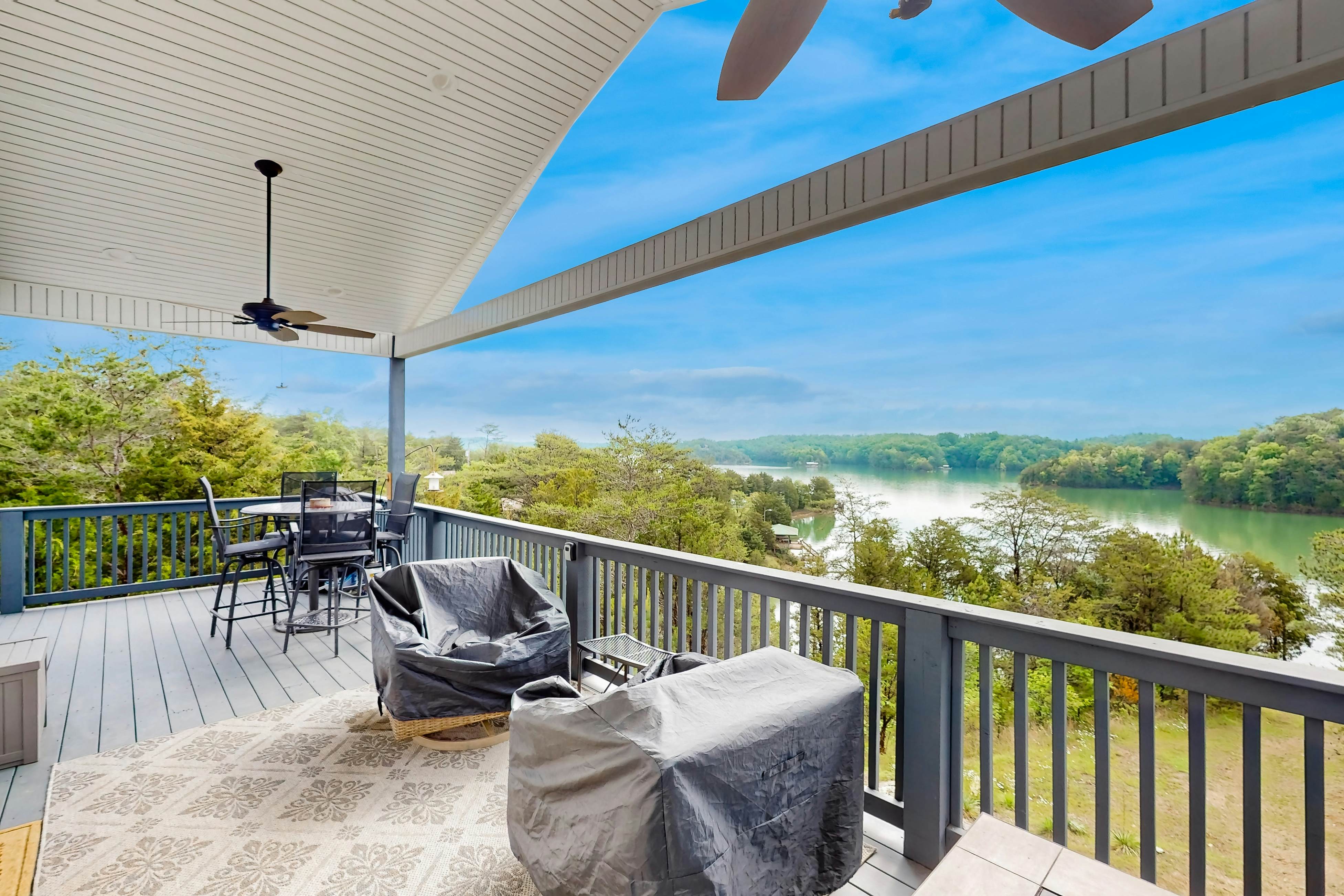 Scenic Douglas Lake Home・Deck・Hammocks・Hot Tub