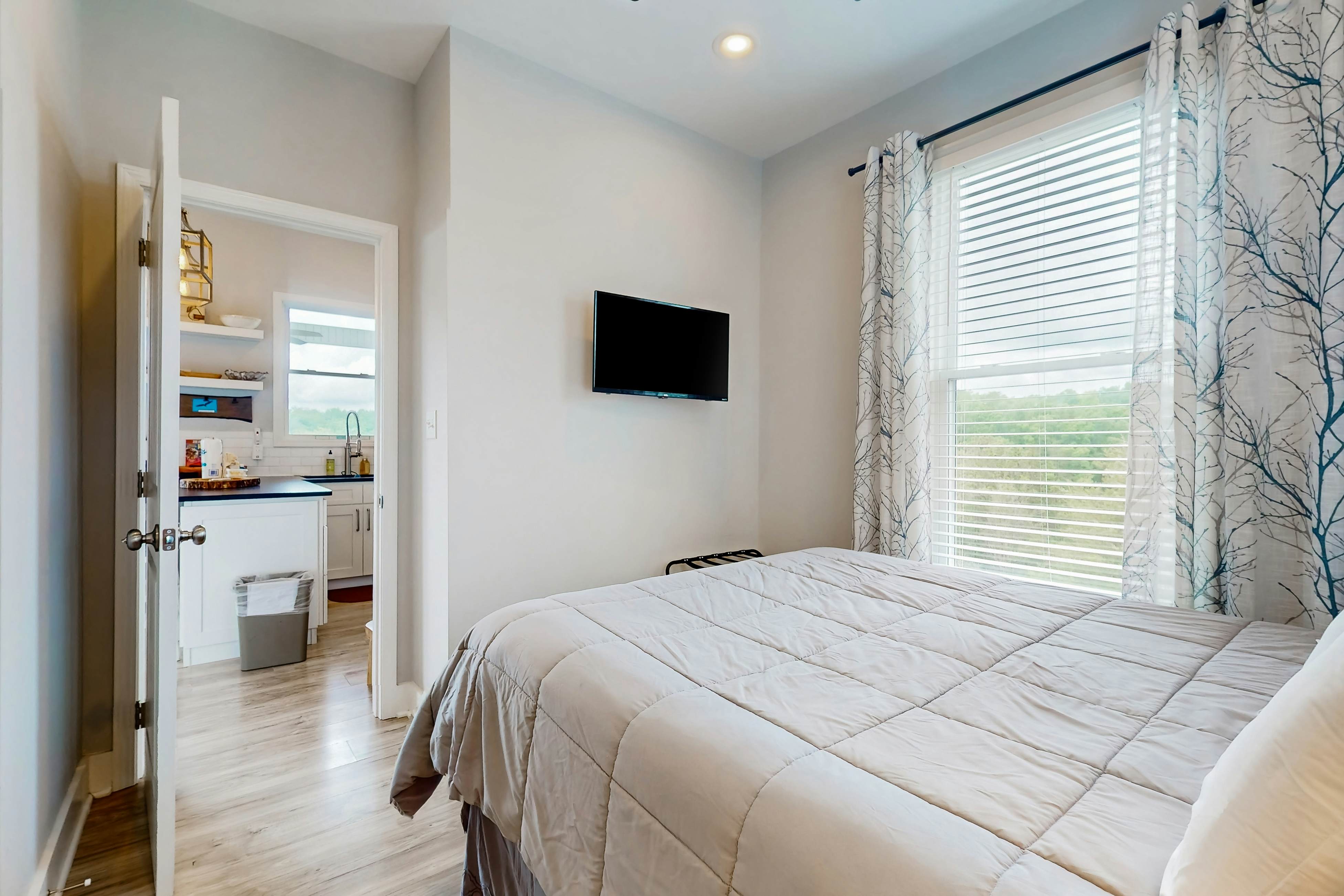 Scenic Douglas Lake Home・Deck・Hammocks・Hot Tub