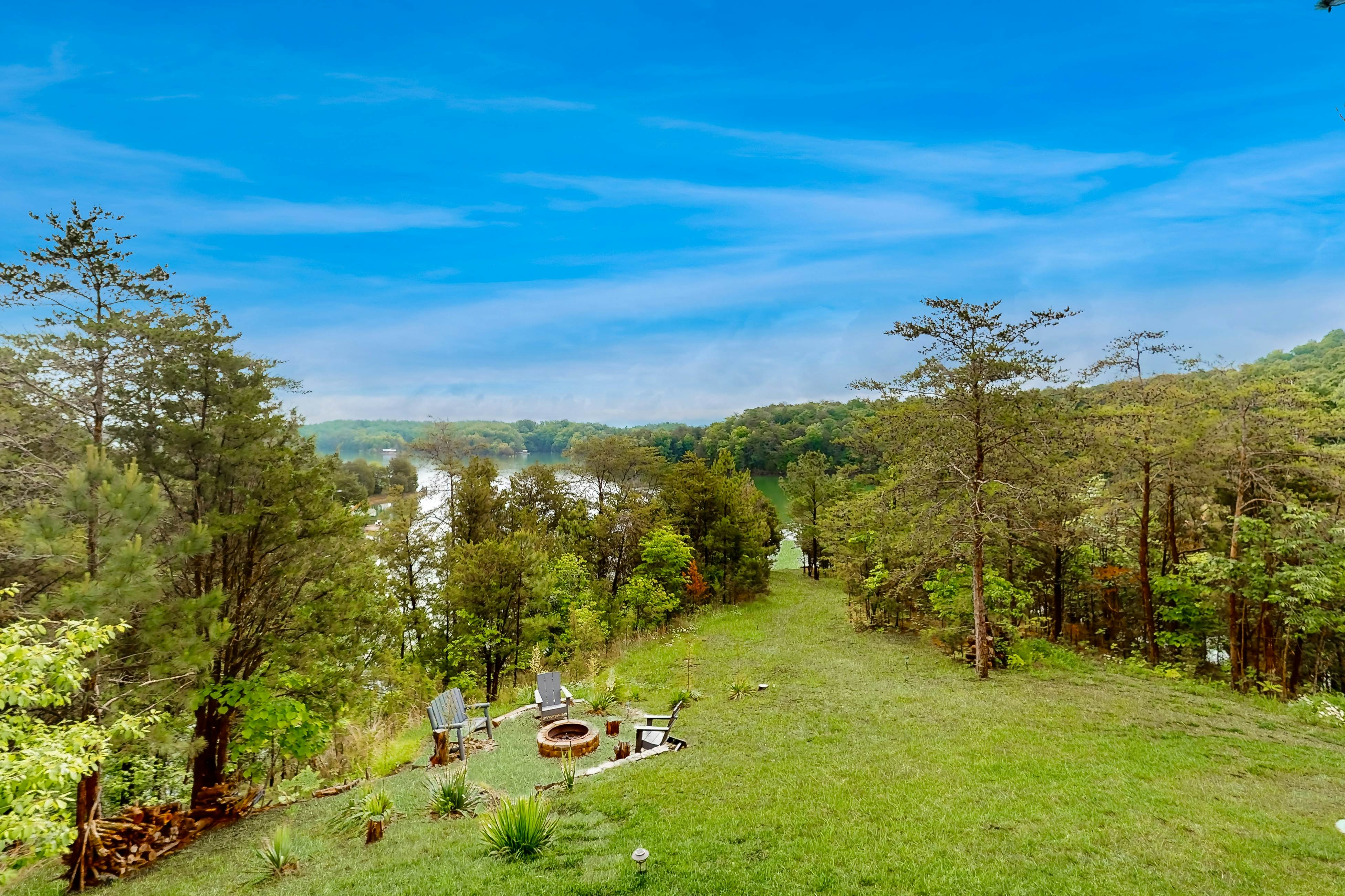 Scenic Douglas Lake Home・Deck・Hammocks・Hot Tub