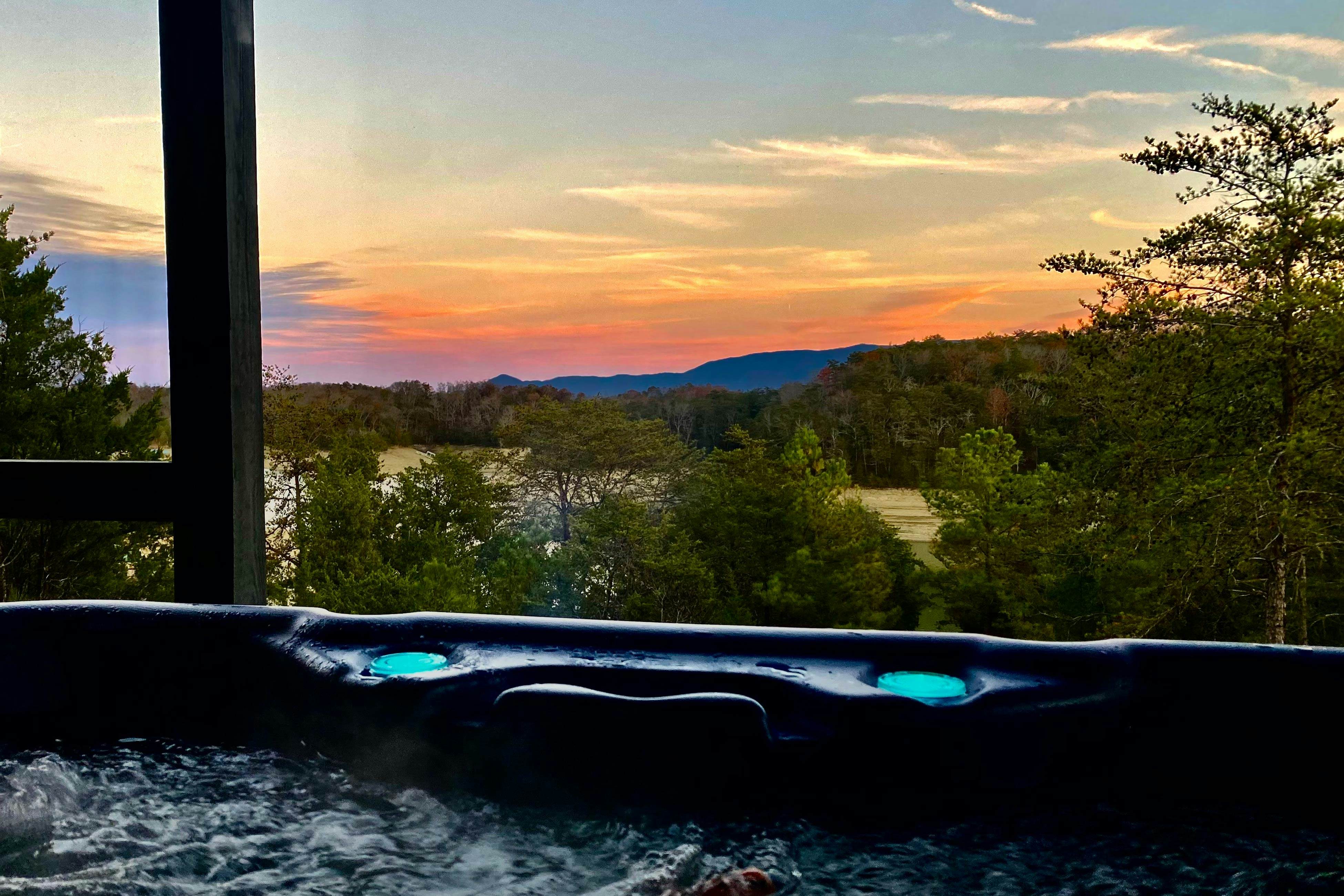 Scenic Douglas Lake Home・Deck・Hammocks・Hot Tub
