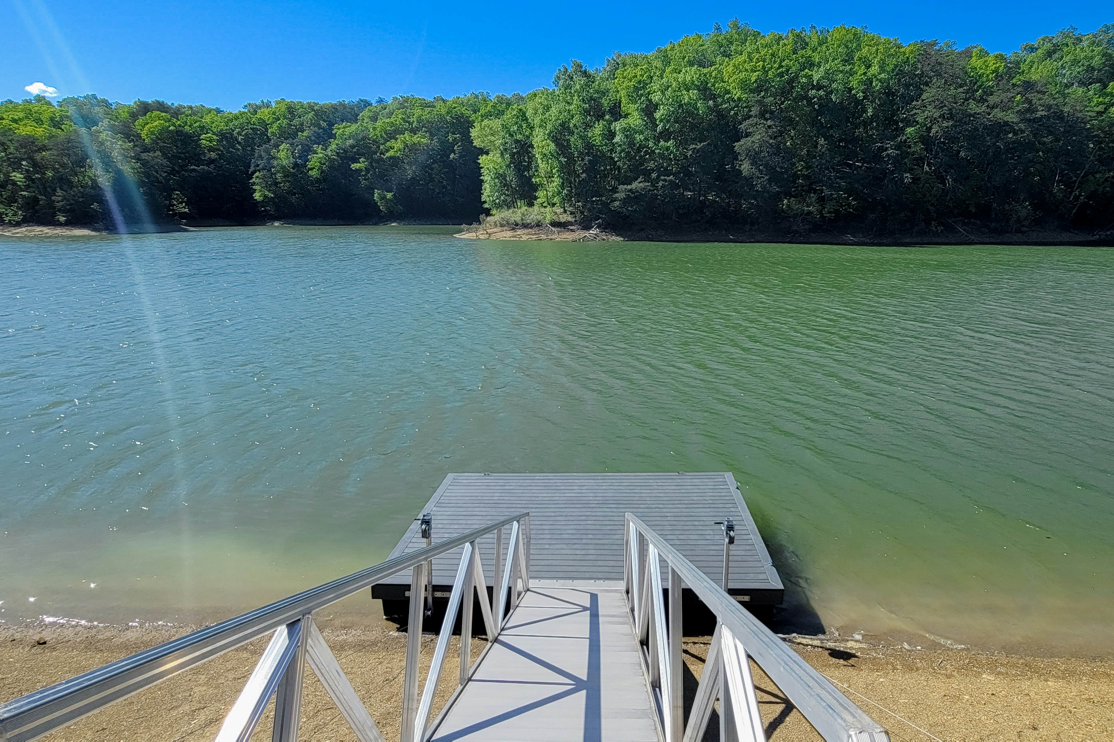 Scenic Douglas Lake Home・Deck・Hammocks・Hot Tub