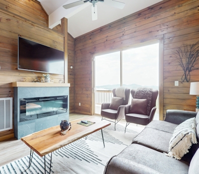 Lake View Cabin, Sleeps 8・Hot Tub・Rocking Chairs