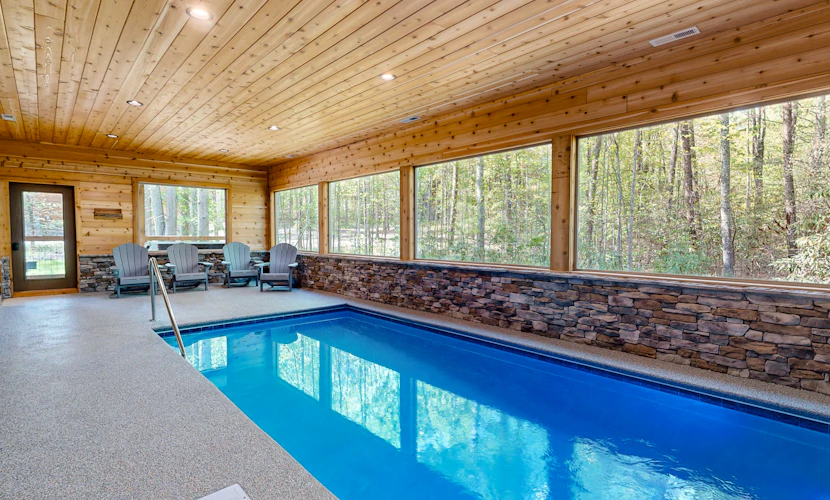 Cozy Lodge, Sleeps 8, Pool, Fire pit, Games, Hot Tub