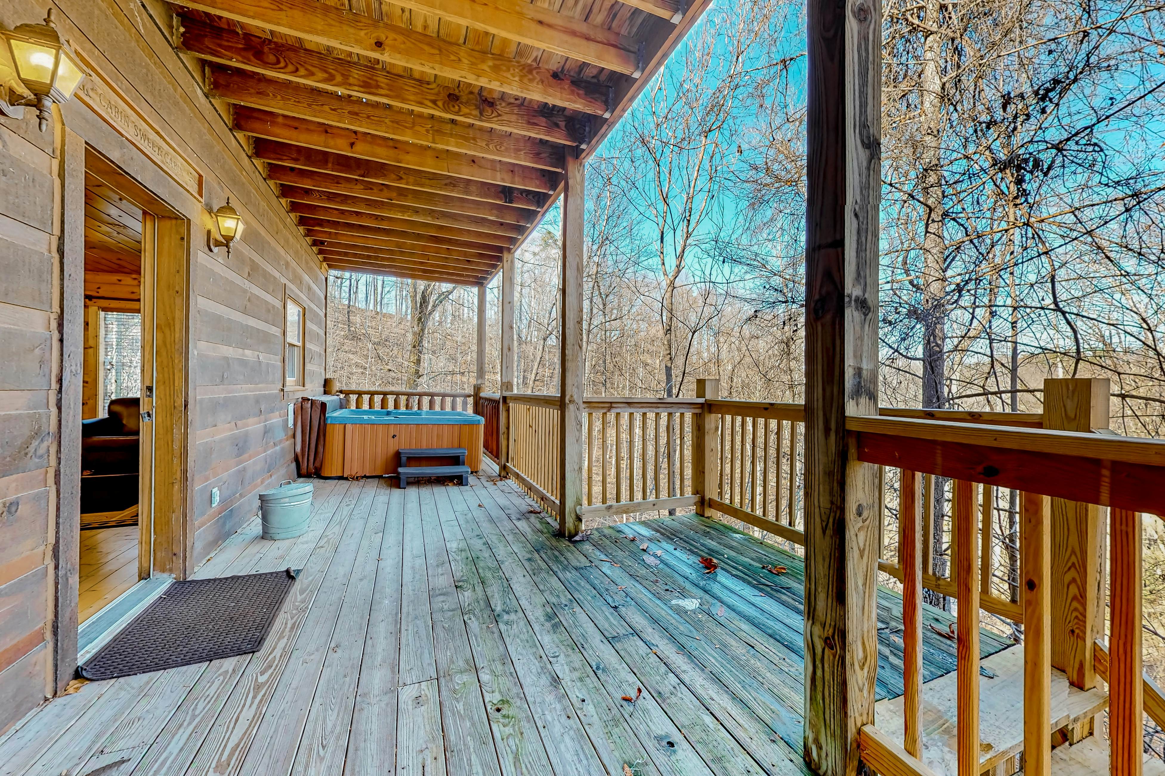Smoky Mtn cabin w/ hot tub, pool table, foosball, & free attraction tickets