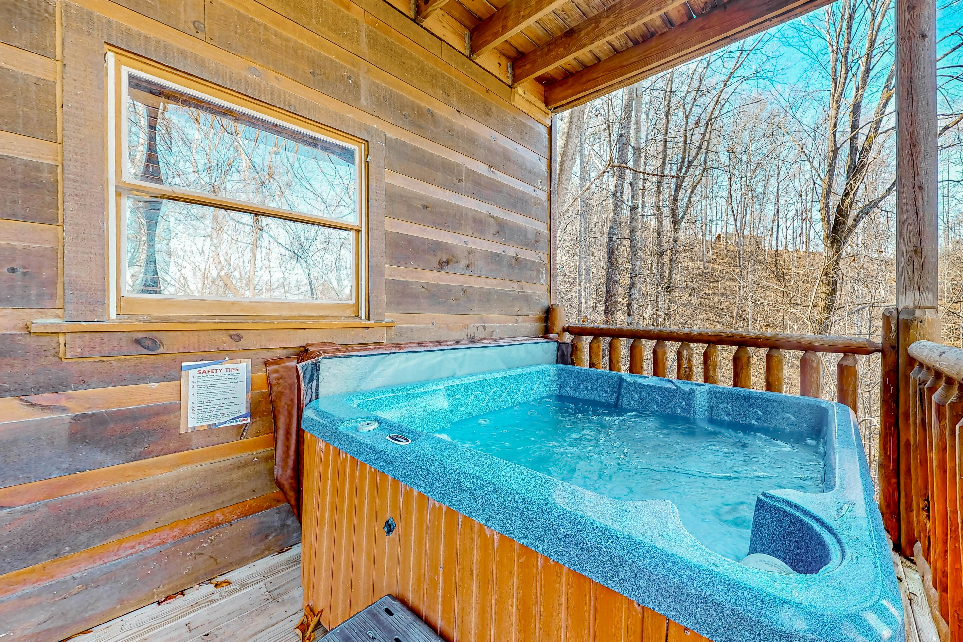 Smoky Mtn cabin w/ hot tub, pool table, foosball, & free attraction tickets