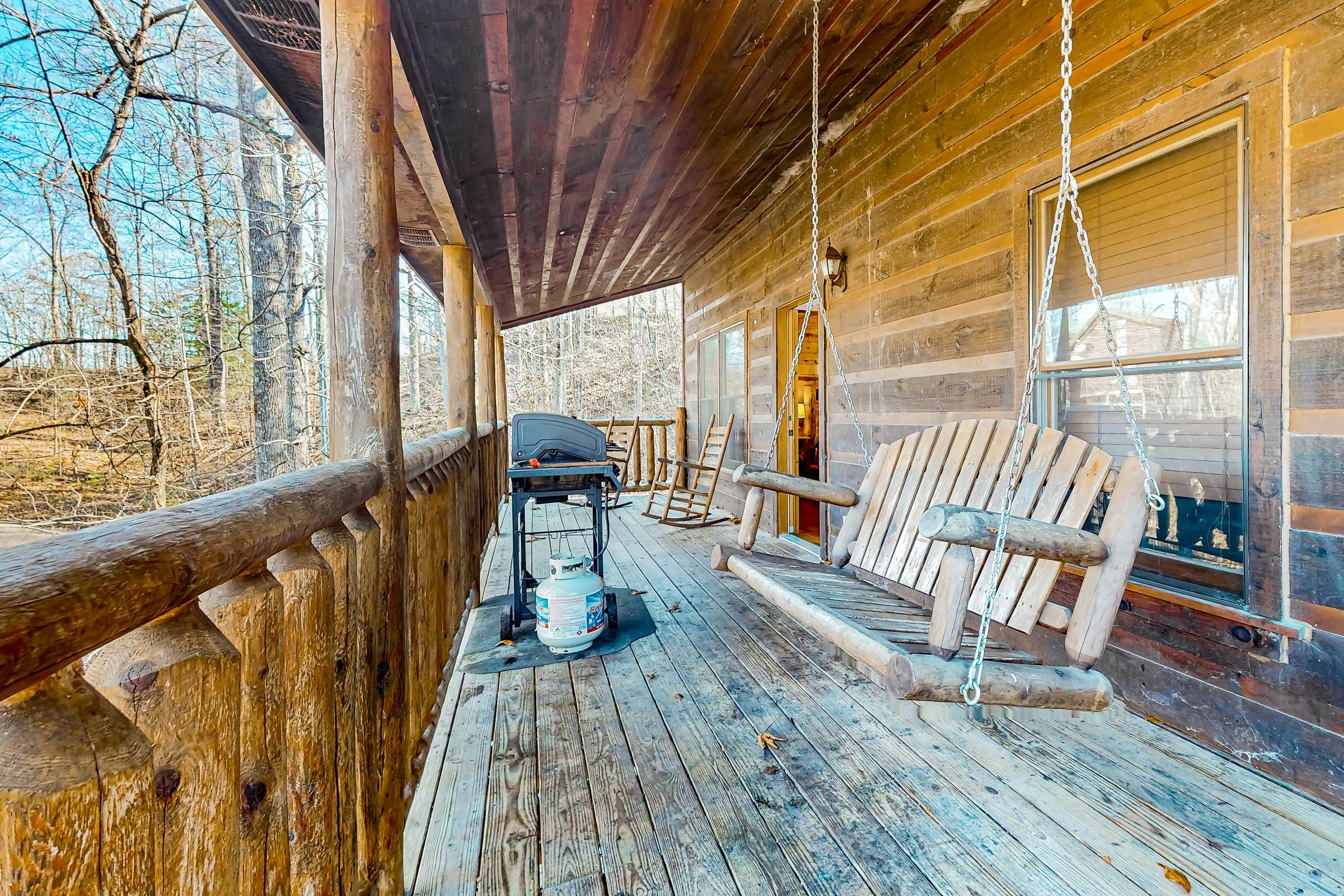 Smoky Mtn cabin w/ hot tub, pool table, foosball, & free attraction tickets
