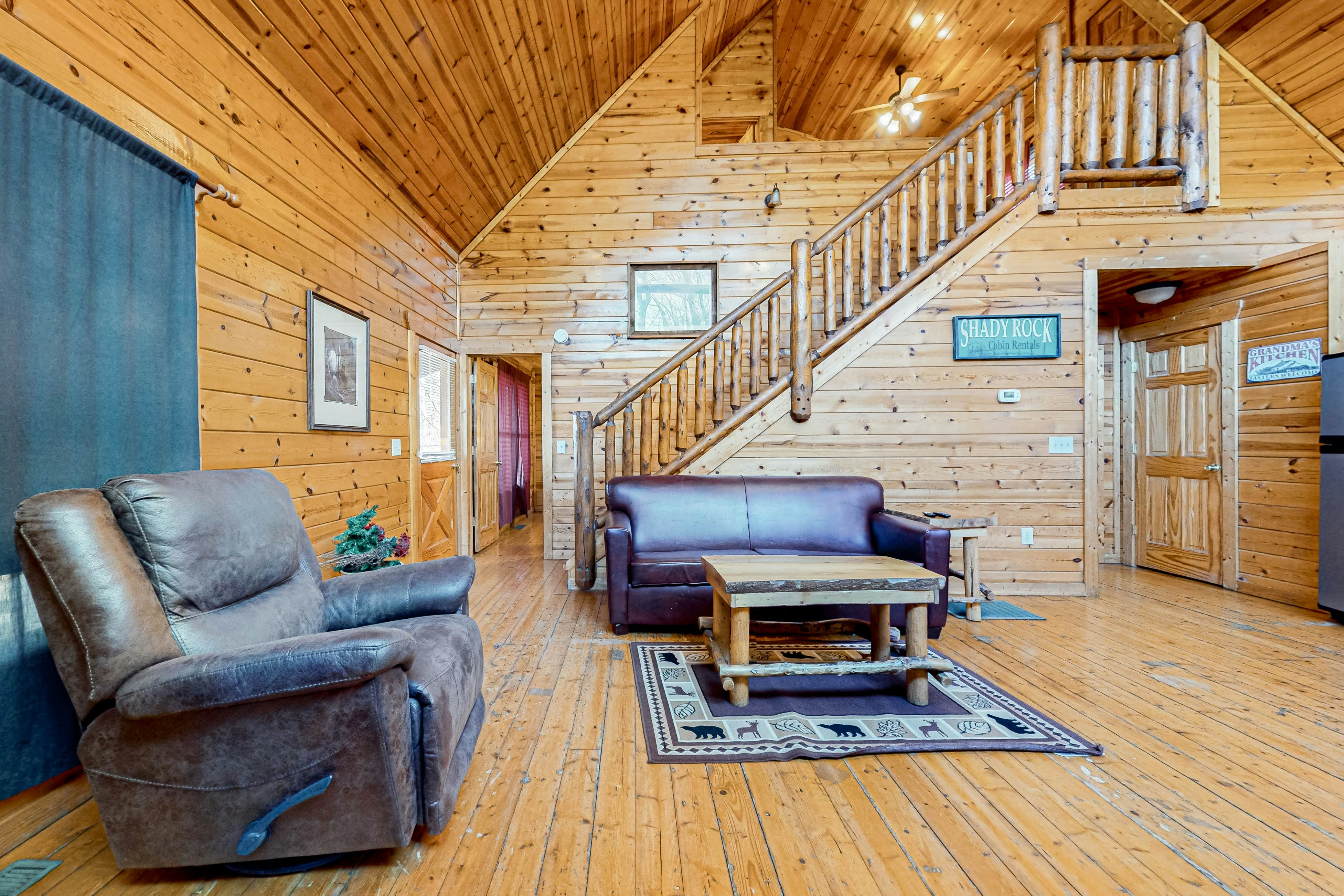 Smoky Mtn cabin w/ hot tub, pool table, foosball, & free attraction tickets