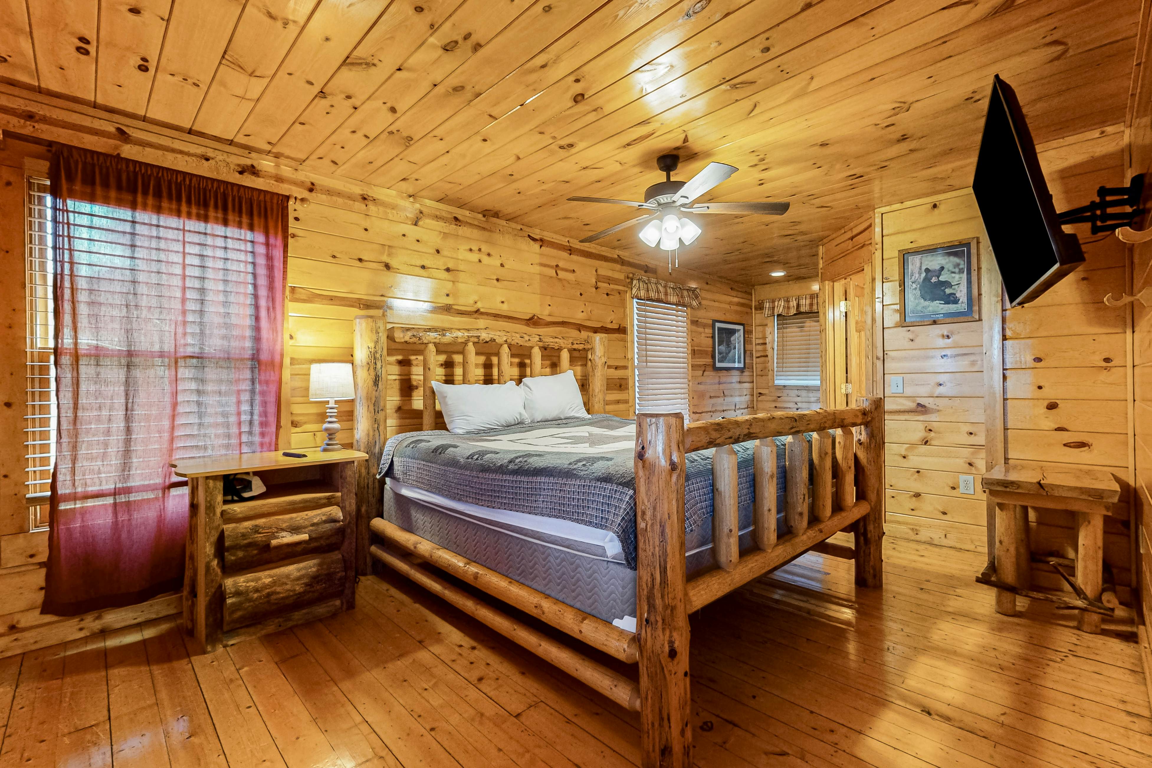 Smoky Mtn cabin w/ hot tub, pool table, foosball, & free attraction tickets