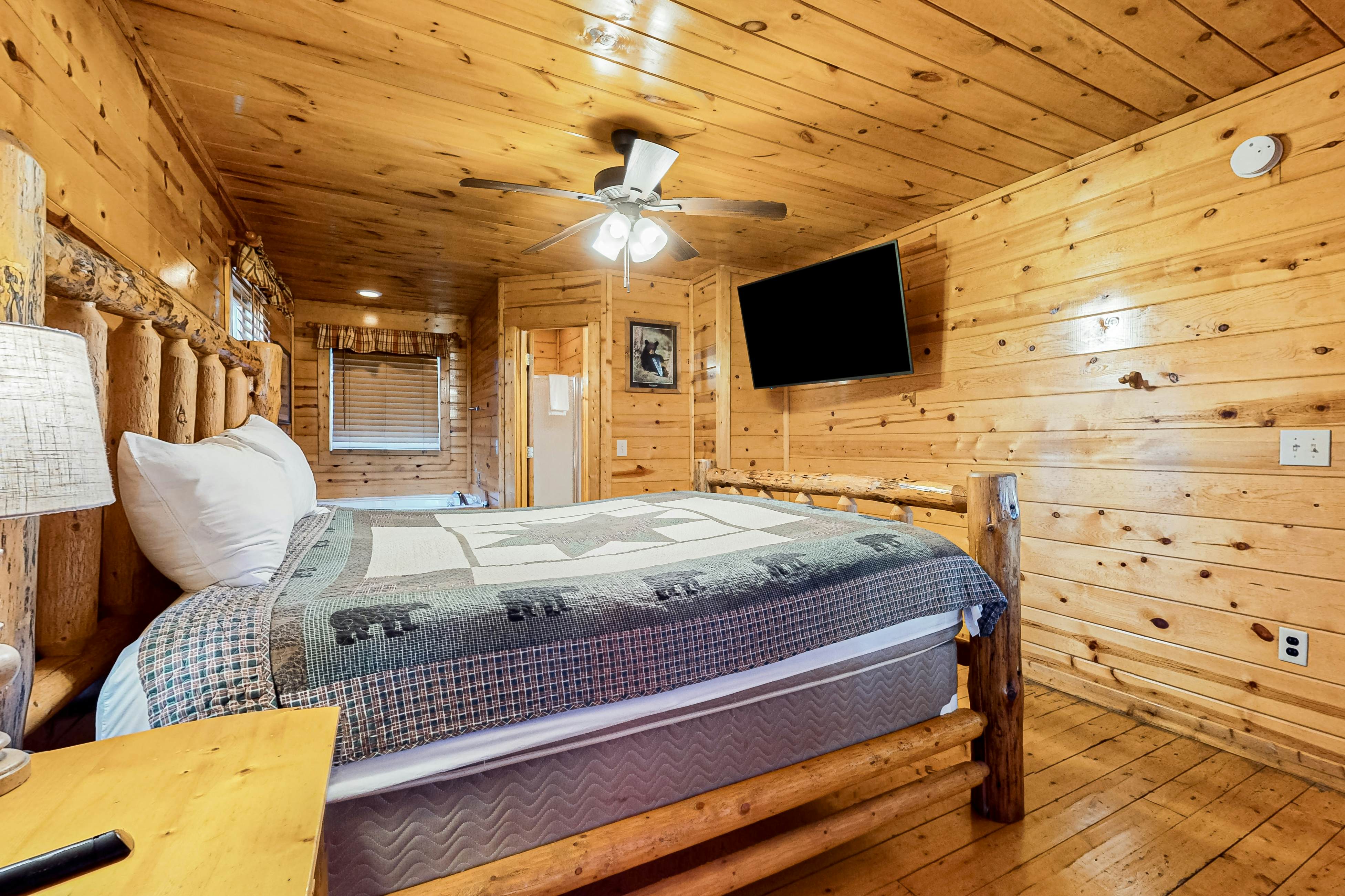 Smoky Mtn cabin w/ hot tub, pool table, foosball, & free attraction tickets
