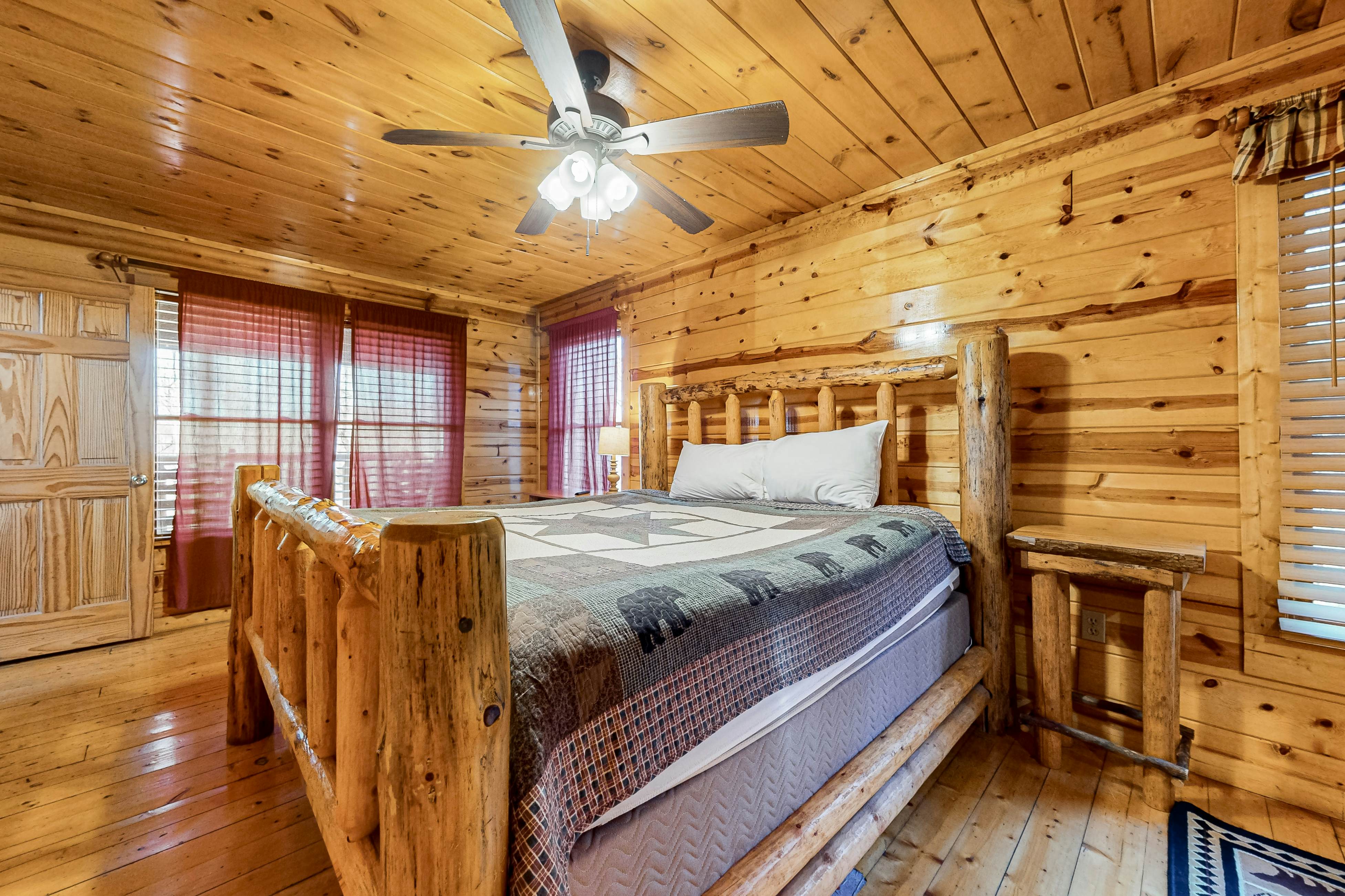 Smoky Mtn cabin w/ hot tub, pool table, foosball, & free attraction tickets