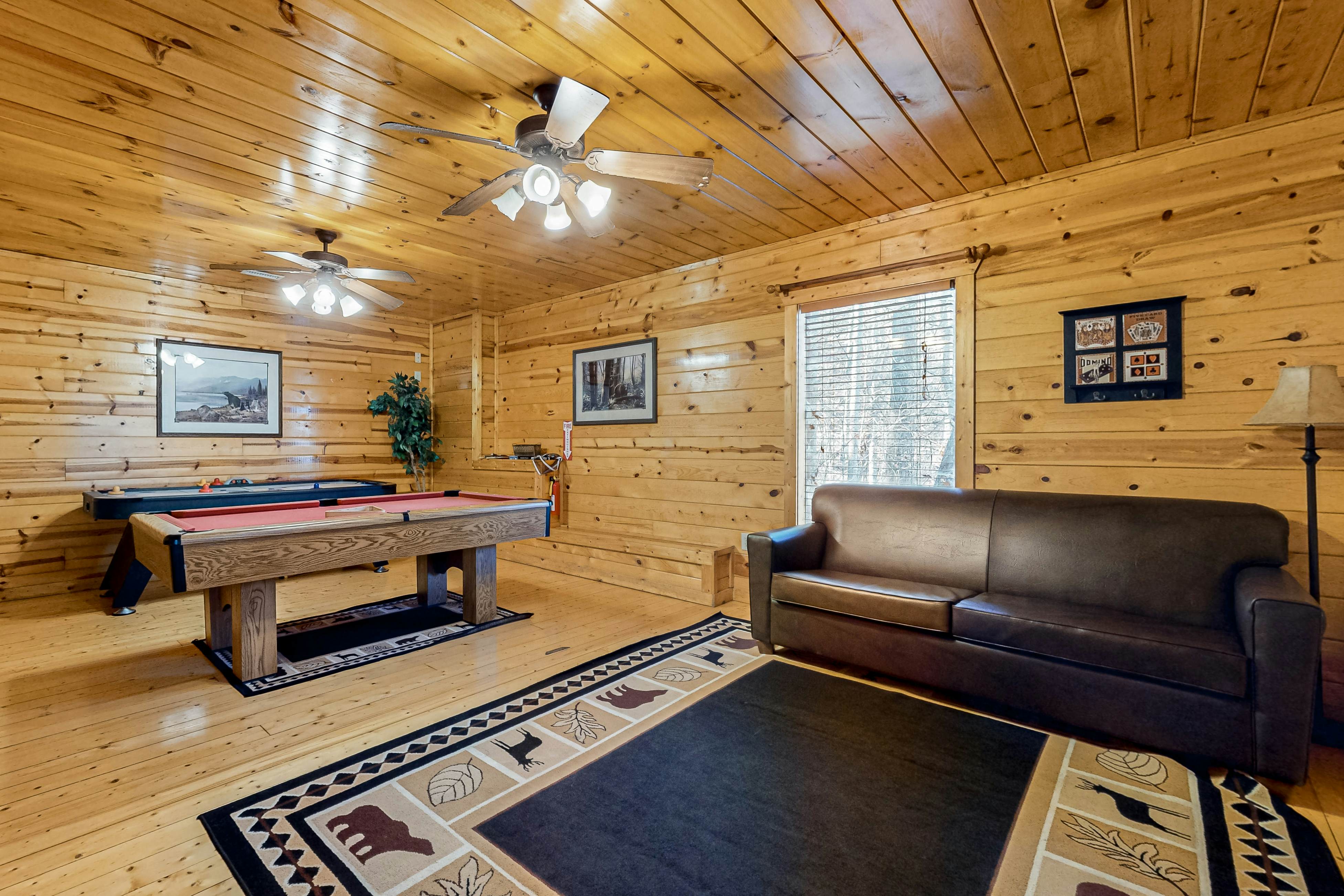 Smoky Mtn cabin w/ hot tub, pool table, foosball, & free attraction tickets