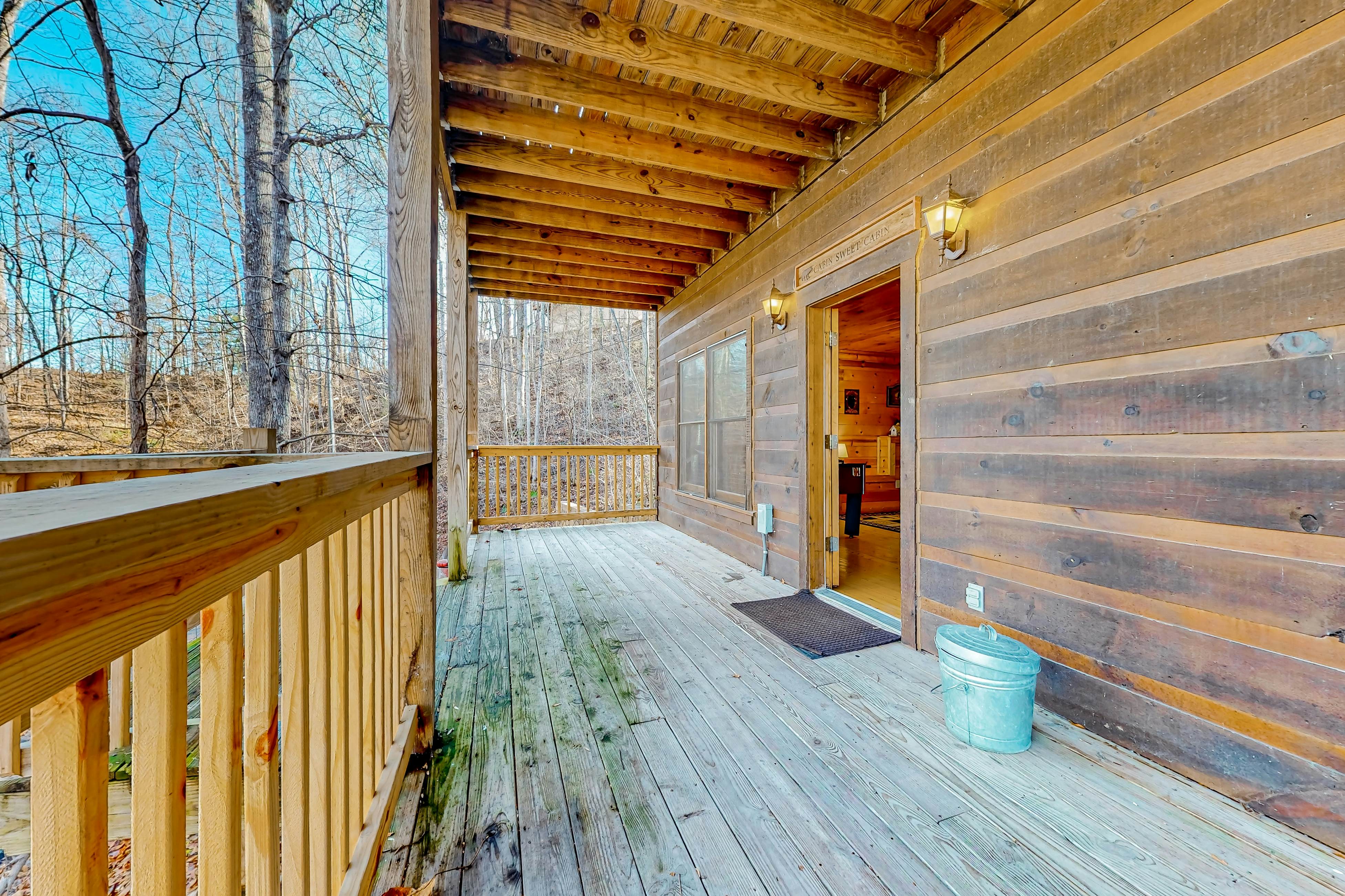 Smoky Mtn cabin w/ hot tub, pool table, foosball, & free attraction tickets