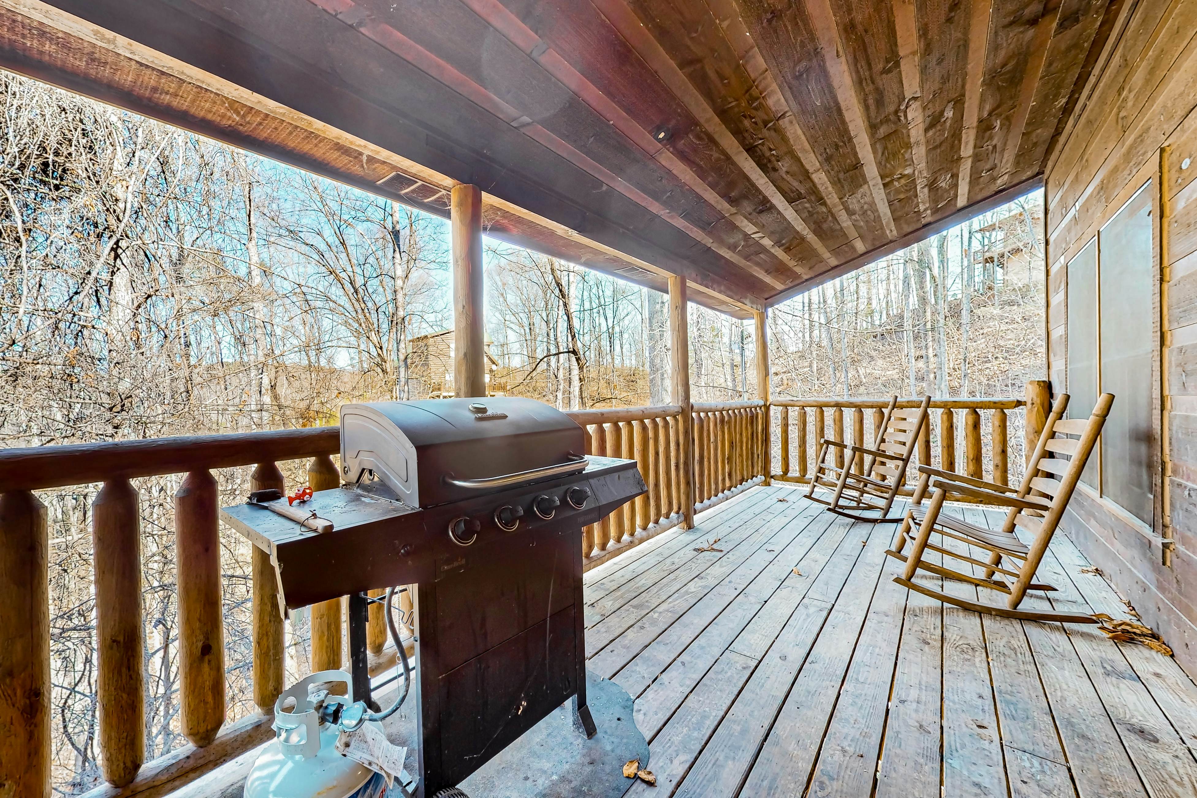 Smoky Mtn cabin w/ hot tub, pool table, foosball, & free attraction tickets