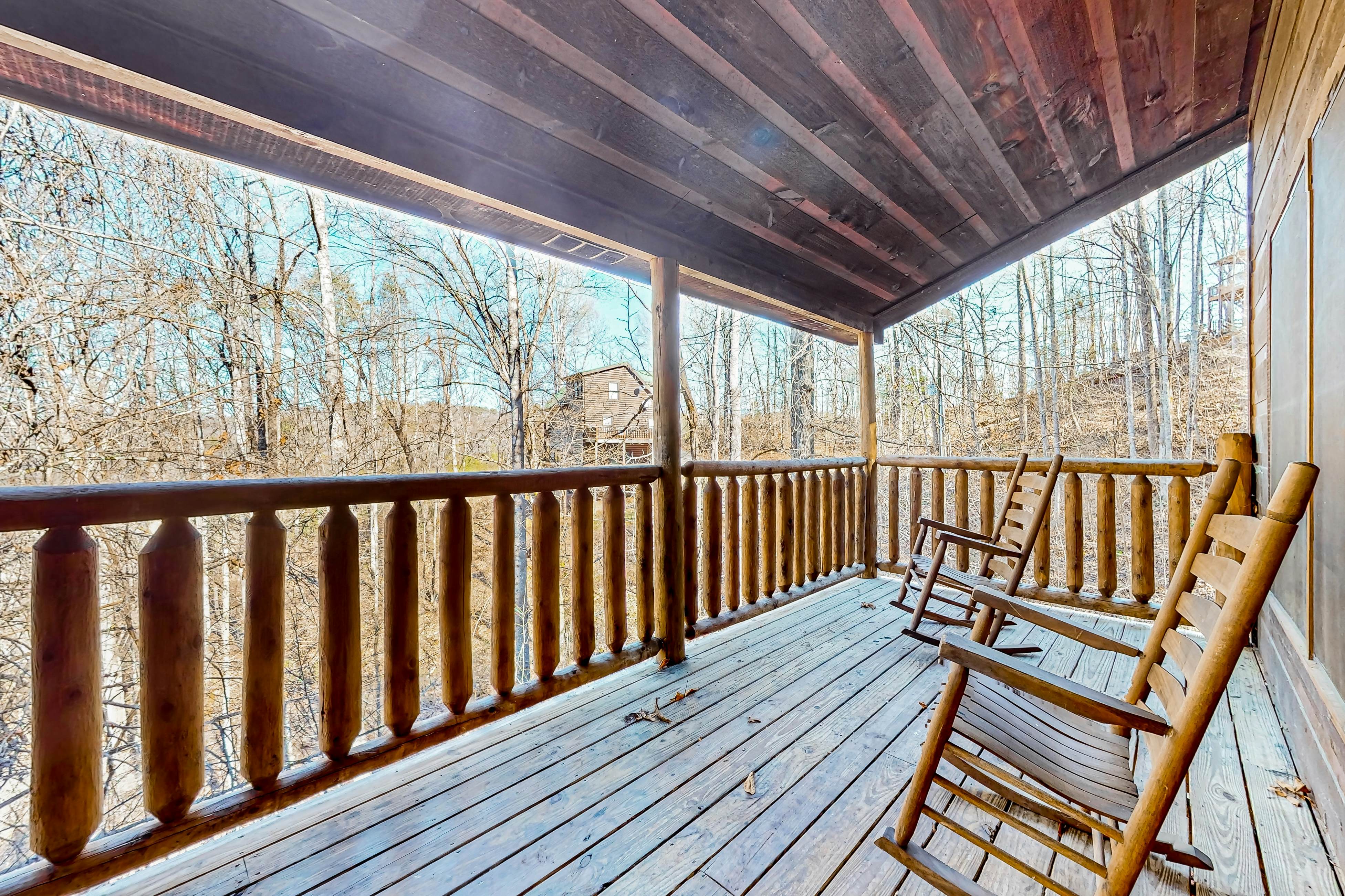 Smoky Mtn cabin w/ hot tub, pool table, foosball, & free attraction tickets