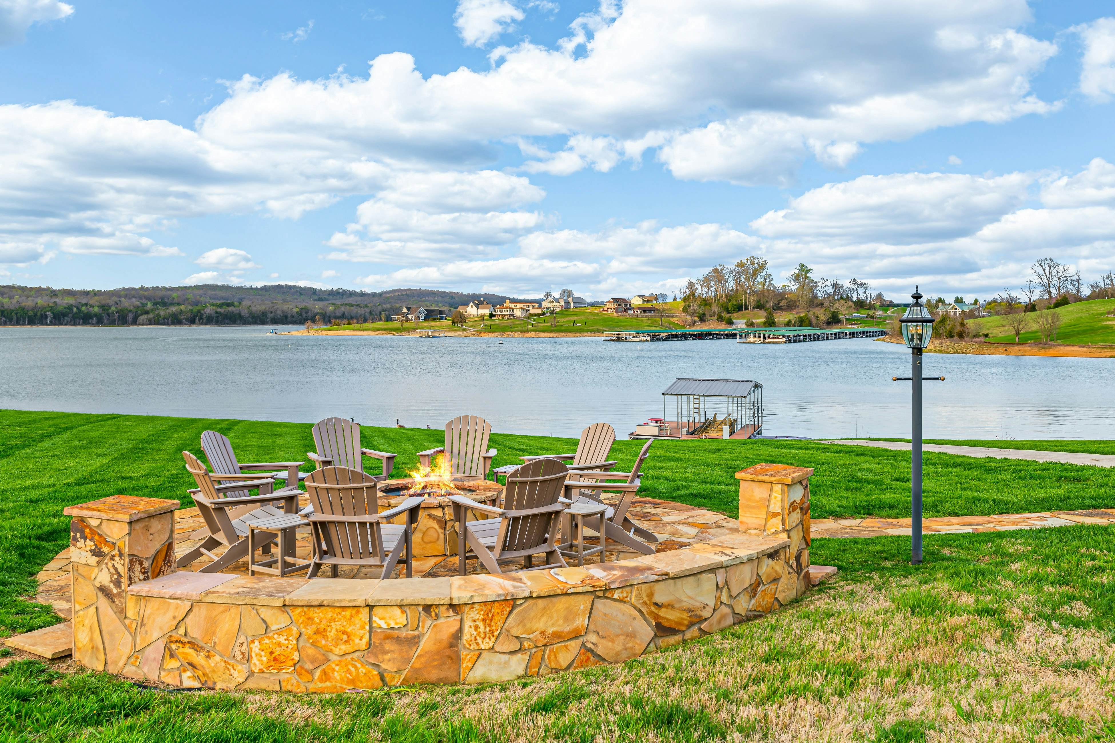 Luxe Lakefront Home, Sleeps 14・Dock・Amazing Views