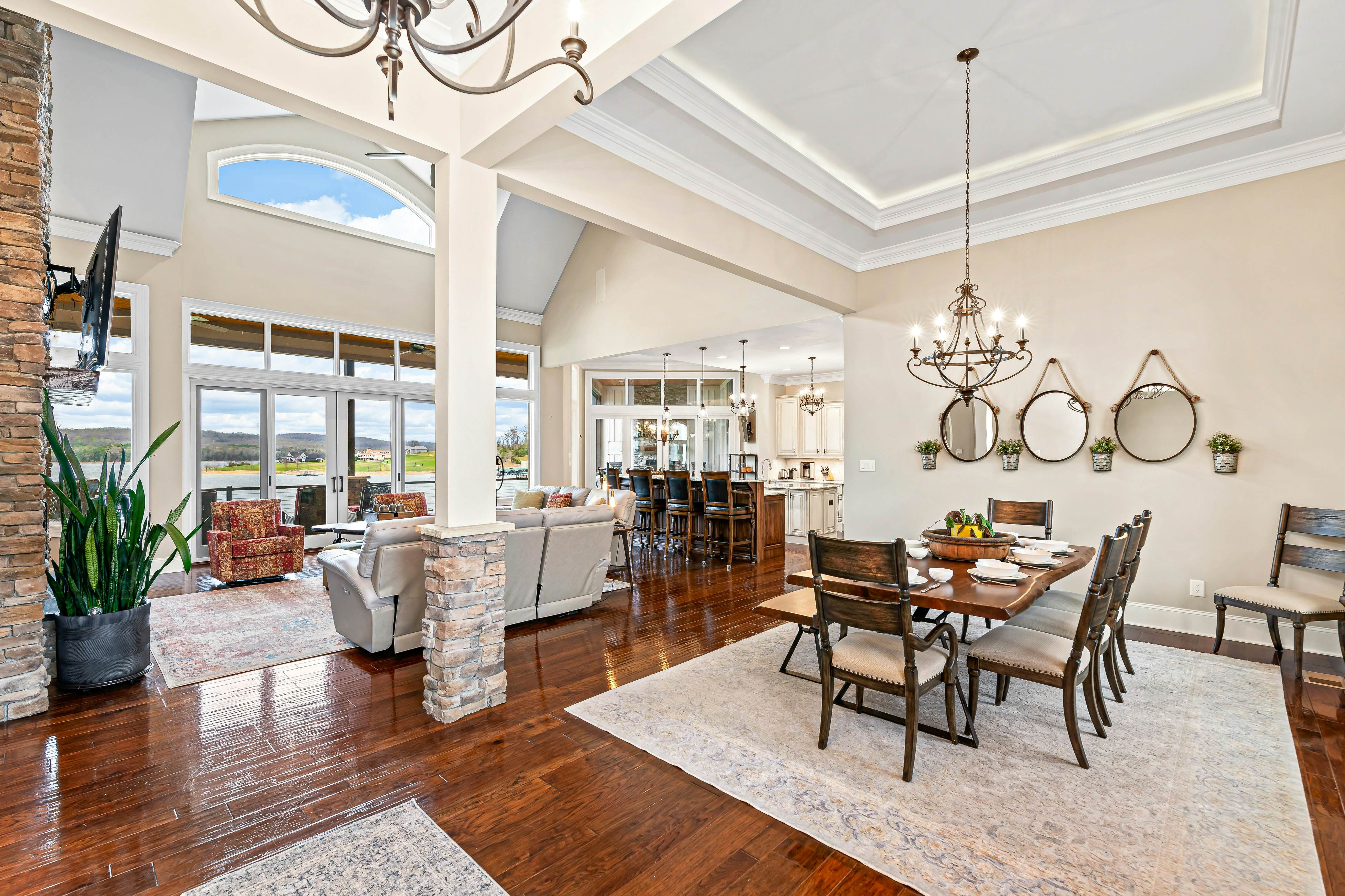 Luxe Lakefront Home, Sleeps 14・Dock・Amazing Views