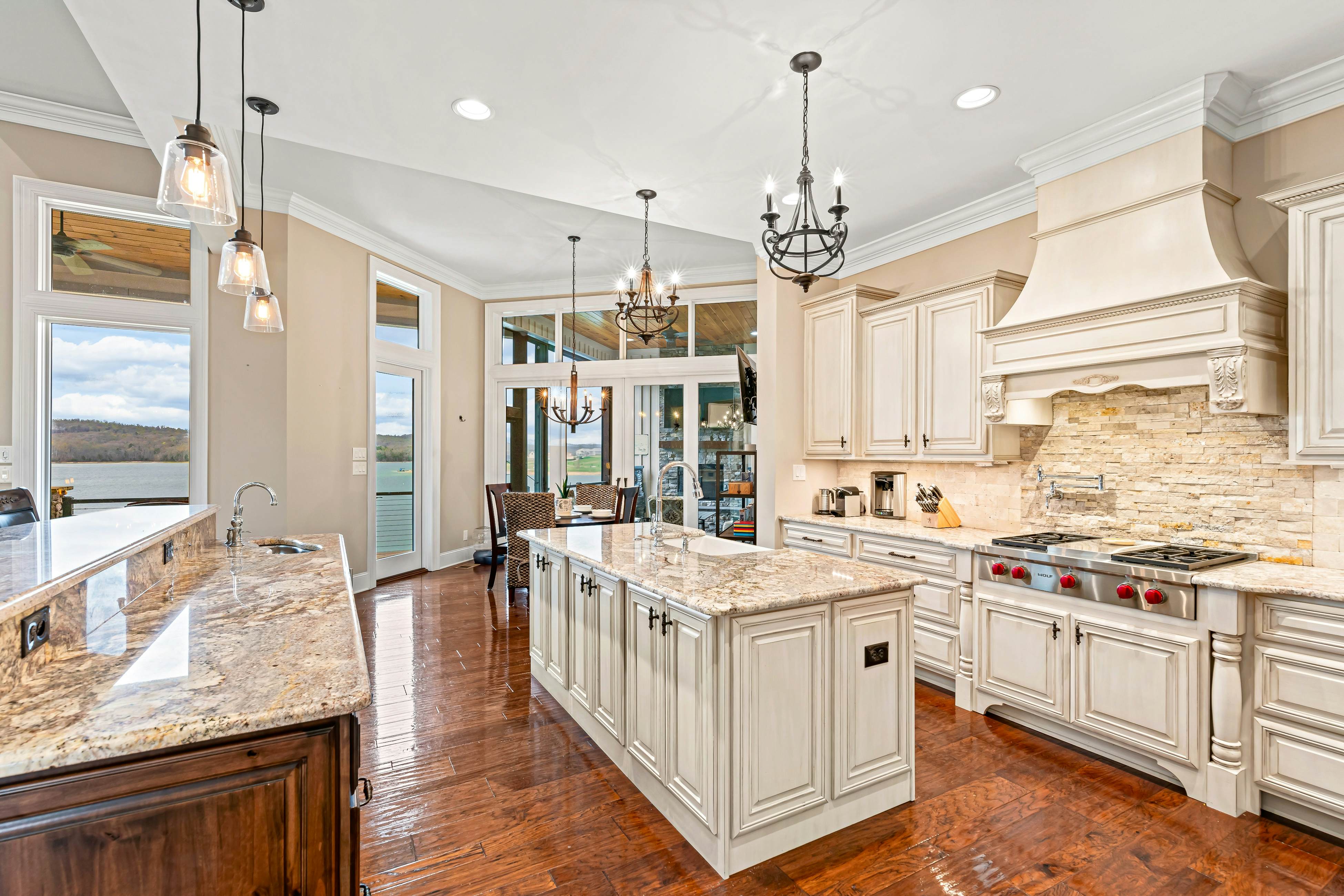 Luxe Lakefront Home, Sleeps 14・Dock・Amazing Views