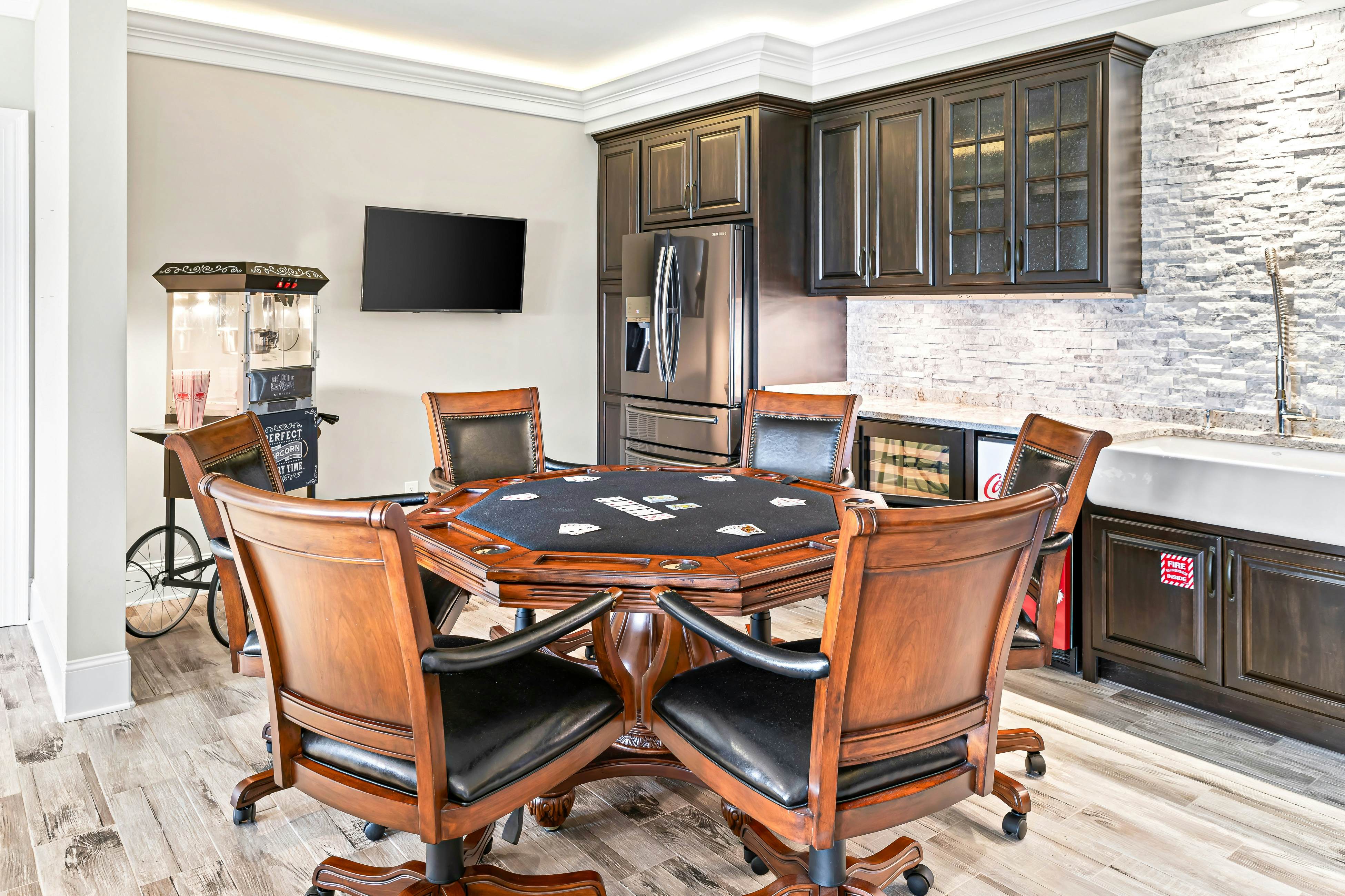 Luxe Lakefront Home, Sleeps 14・Dock・Amazing Views