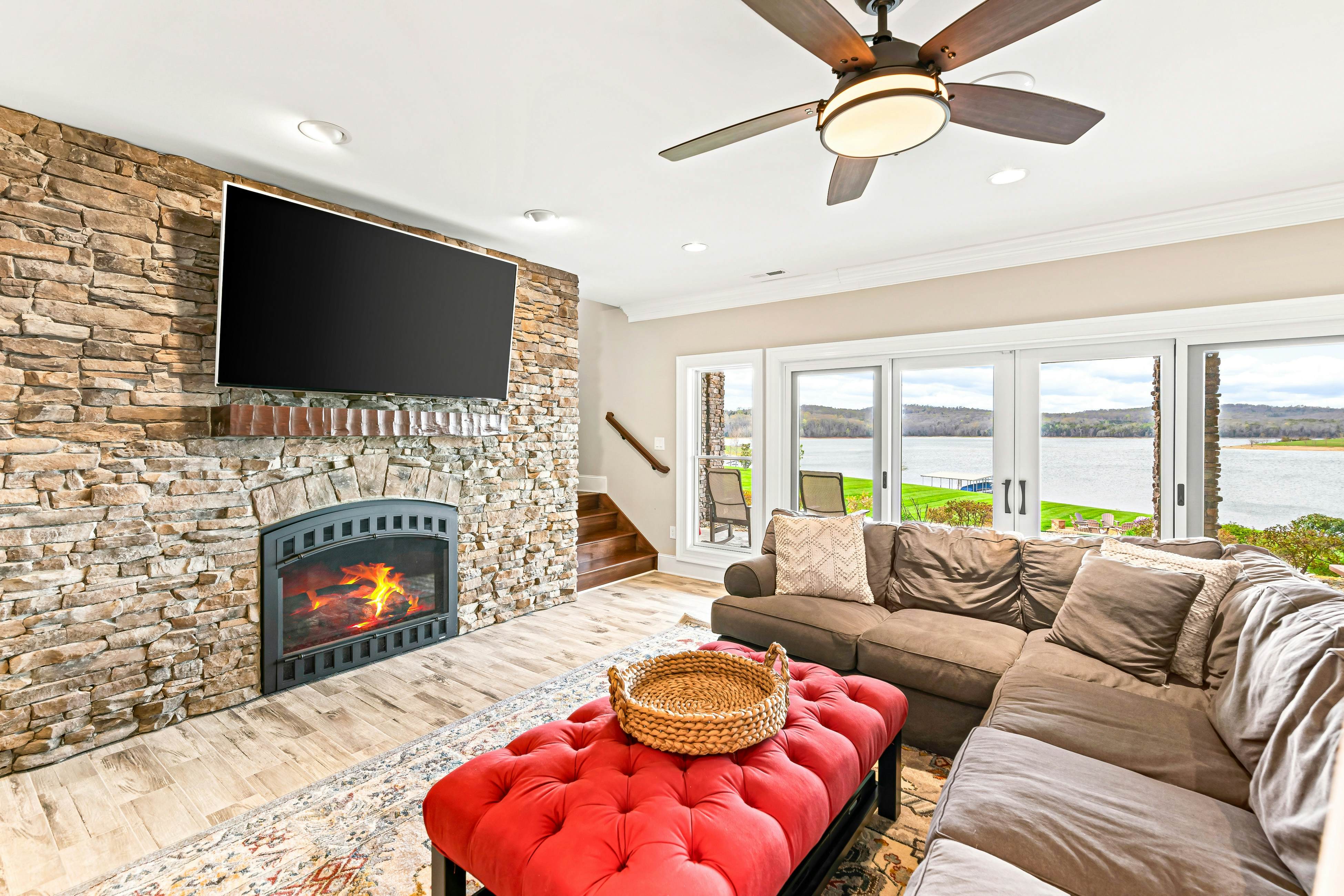 Luxe Lakefront Home, Sleeps 14・Dock・Amazing Views