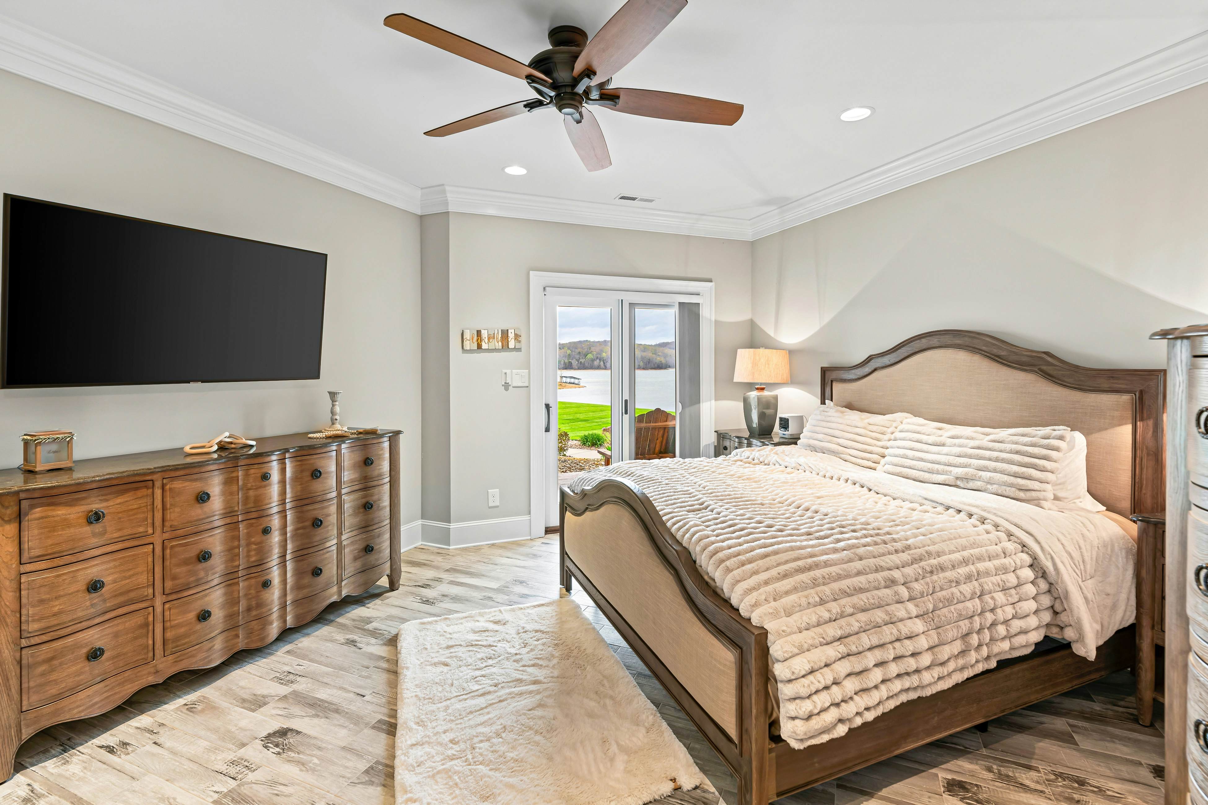 Luxe Lakefront Home, Sleeps 14・Dock・Amazing Views