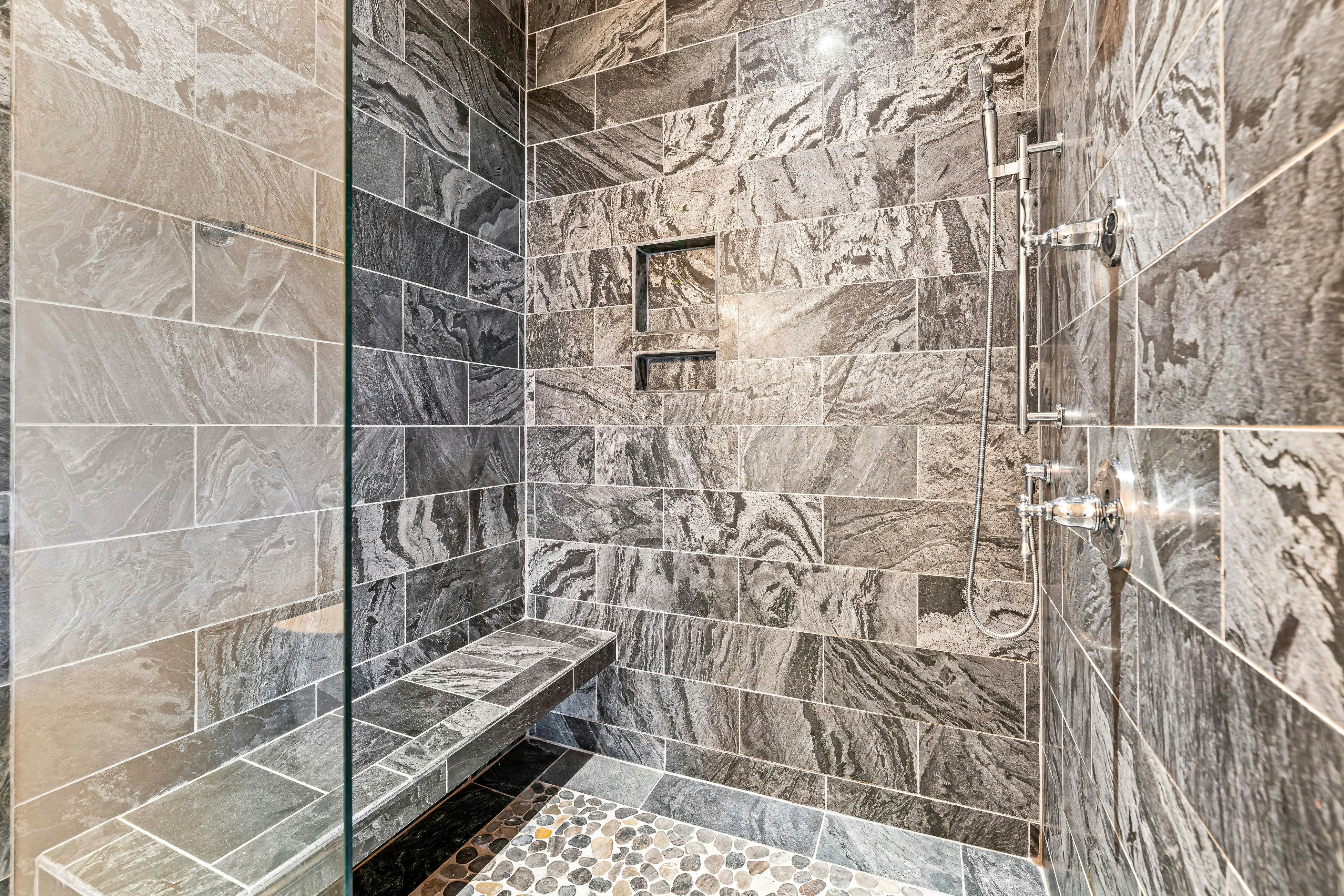 Luxe Lakefront Home, Sleeps 14・Dock・Amazing Views