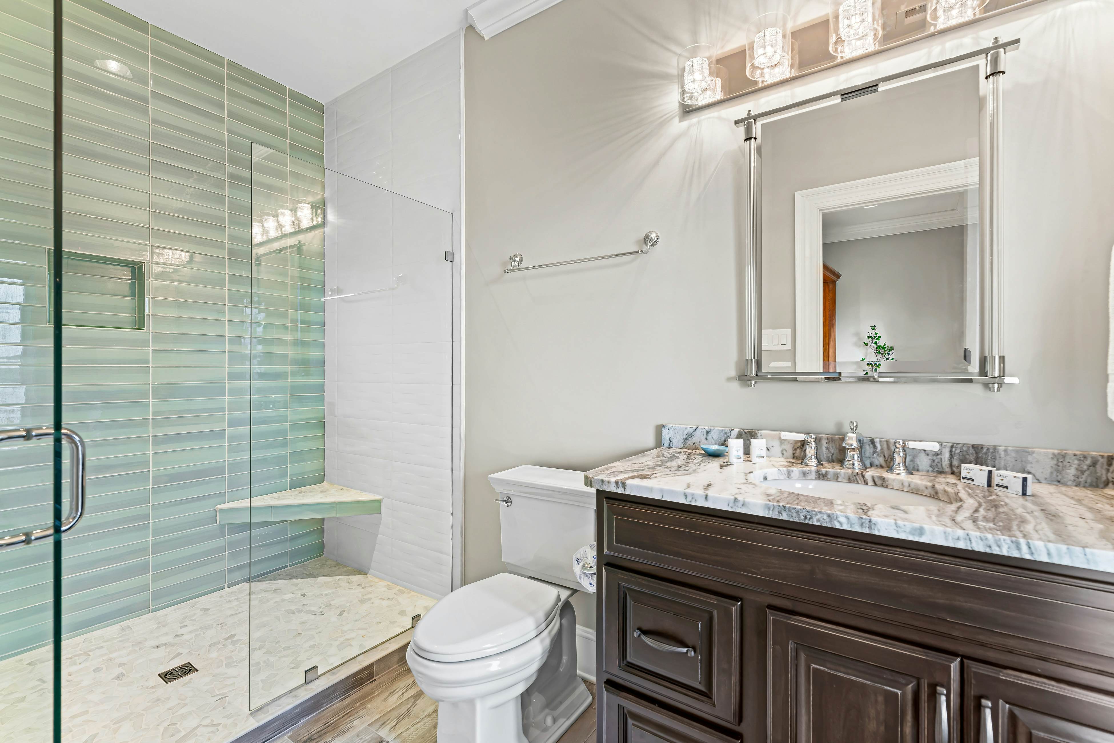 Luxe Lakefront Home, Sleeps 14・Dock・Amazing Views