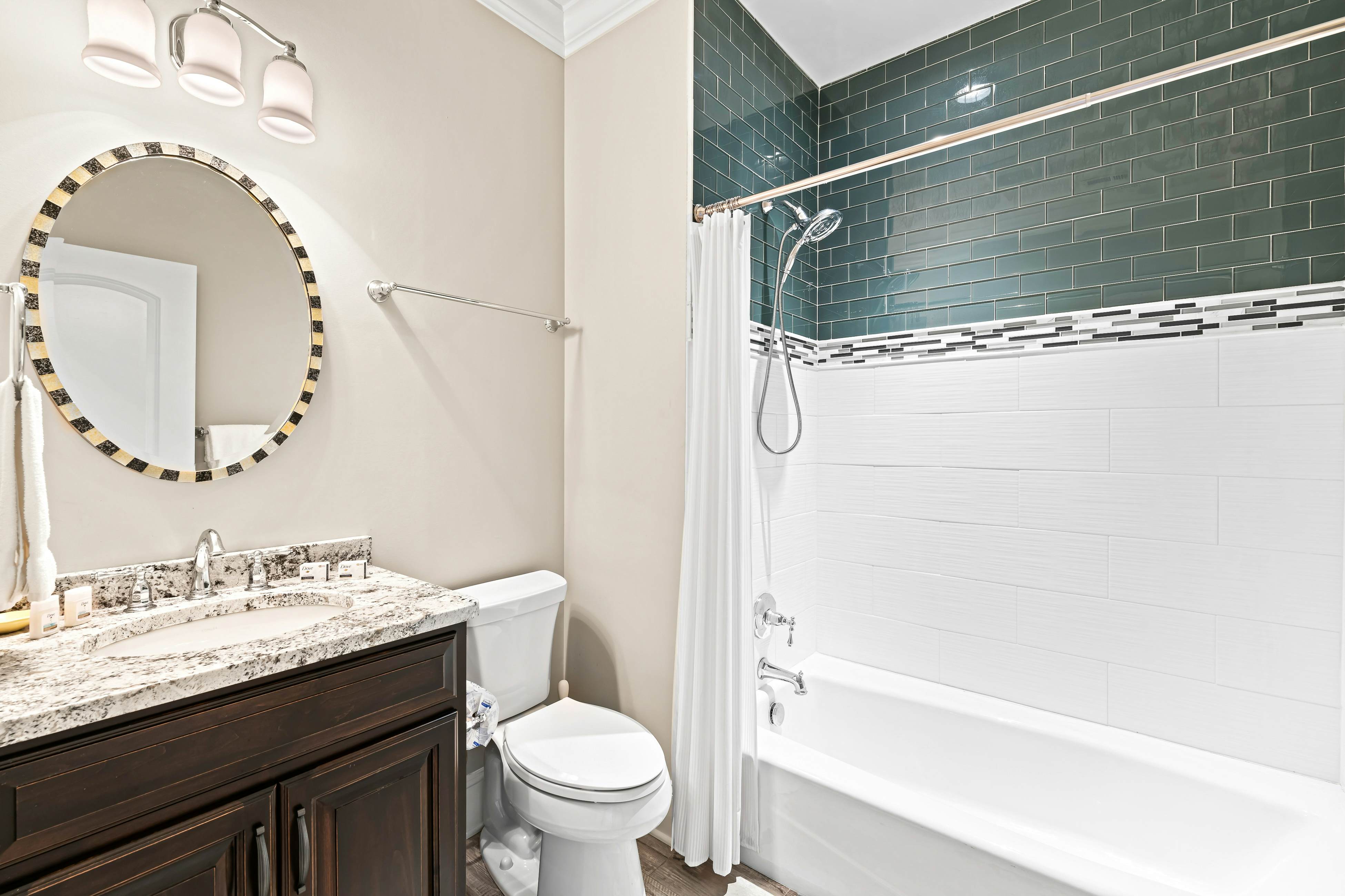 Luxe Lakefront Home, Sleeps 14・Dock・Amazing Views