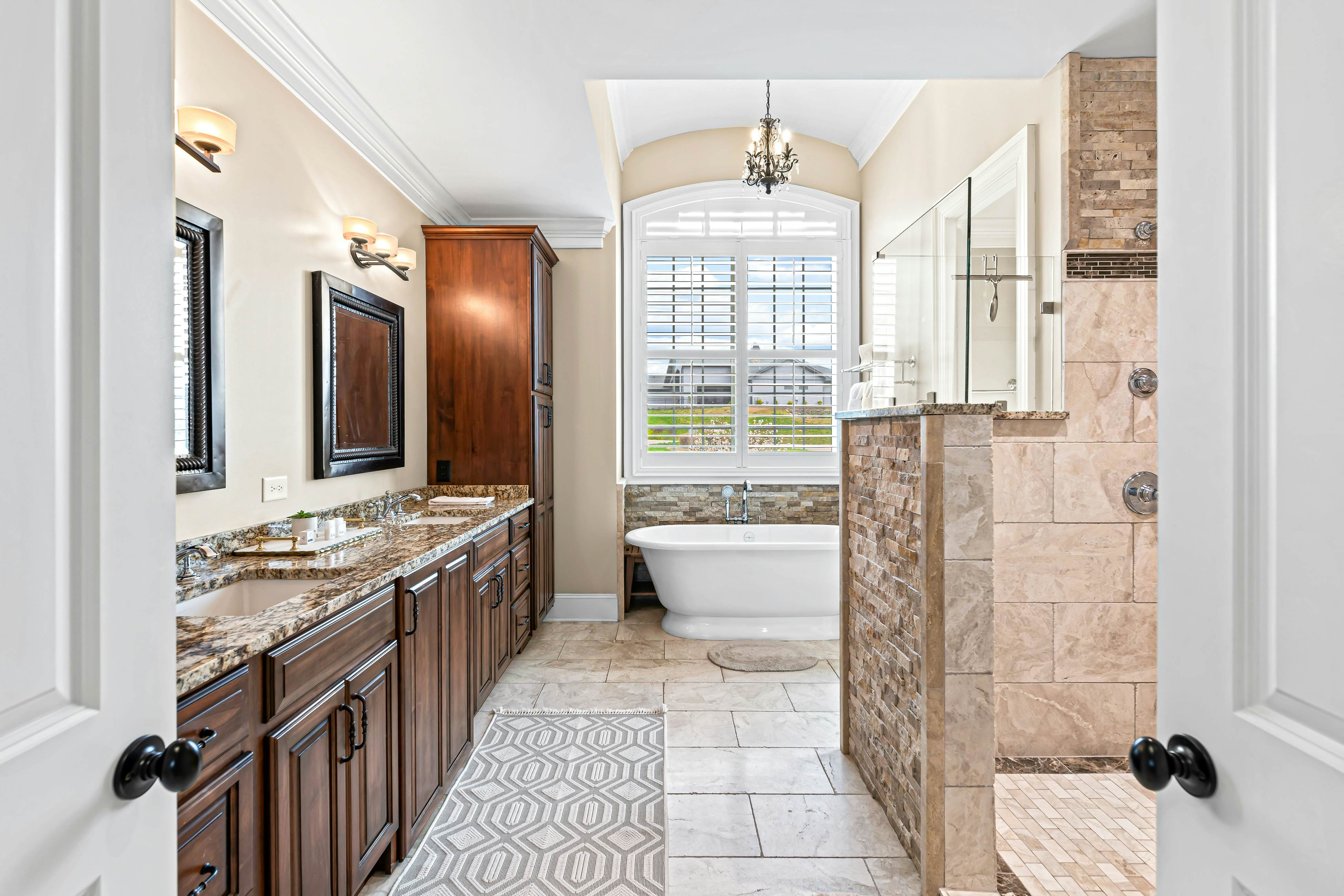 Luxe Lakefront Home, Sleeps 14・Dock・Amazing Views