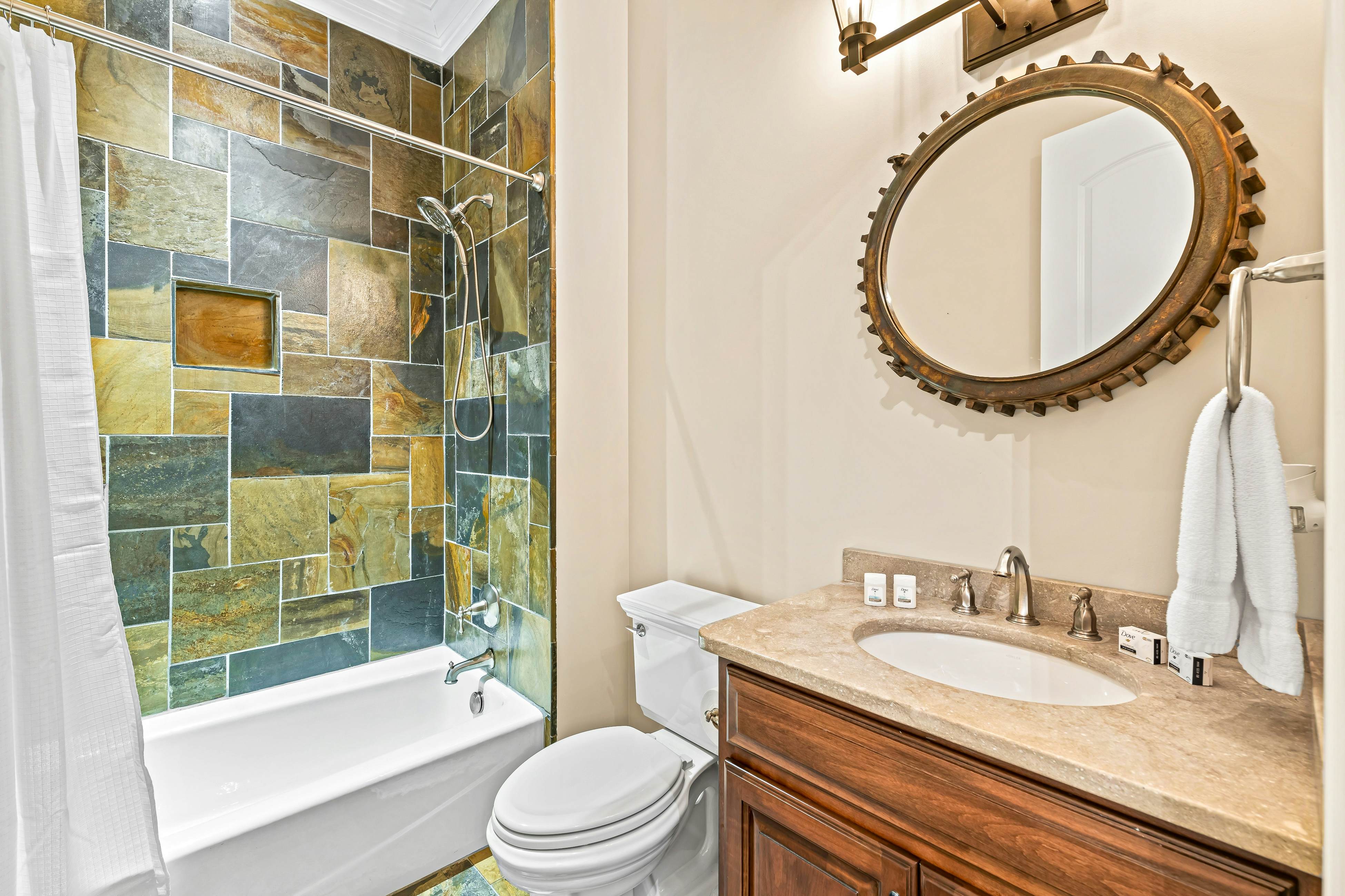 Luxe Lakefront Home, Sleeps 14・Dock・Amazing Views