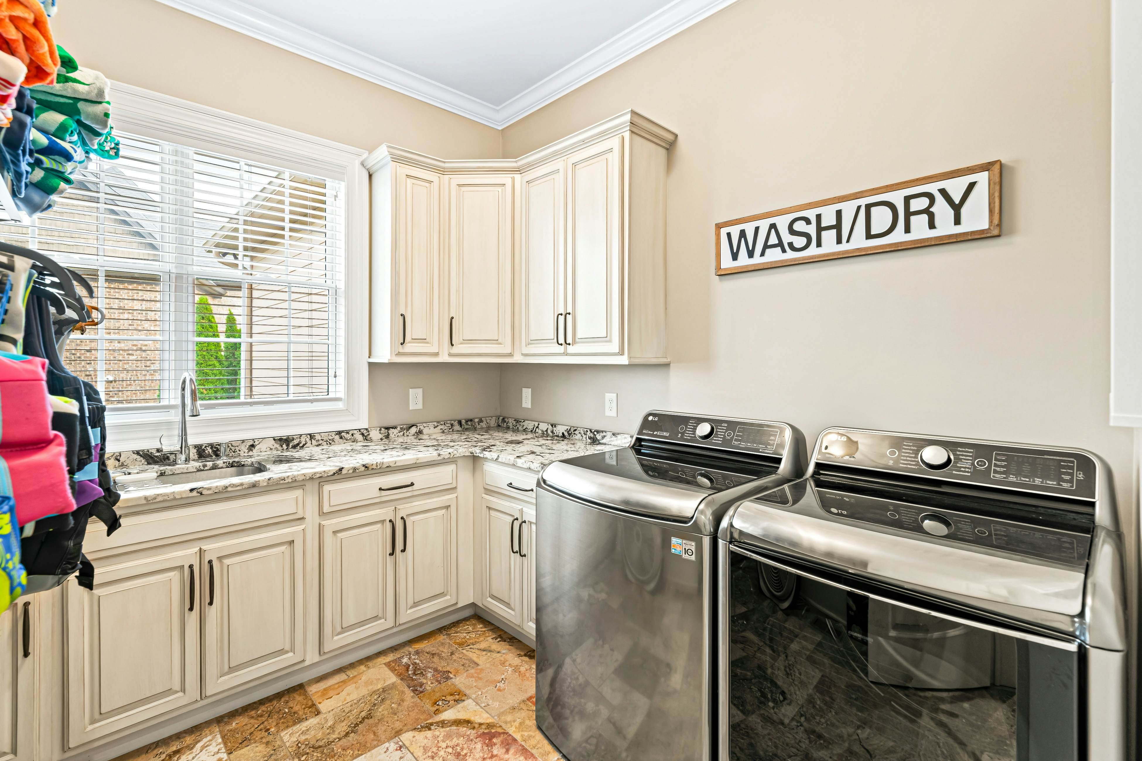 Luxe Lakefront Home, Sleeps 14・Dock・Amazing Views