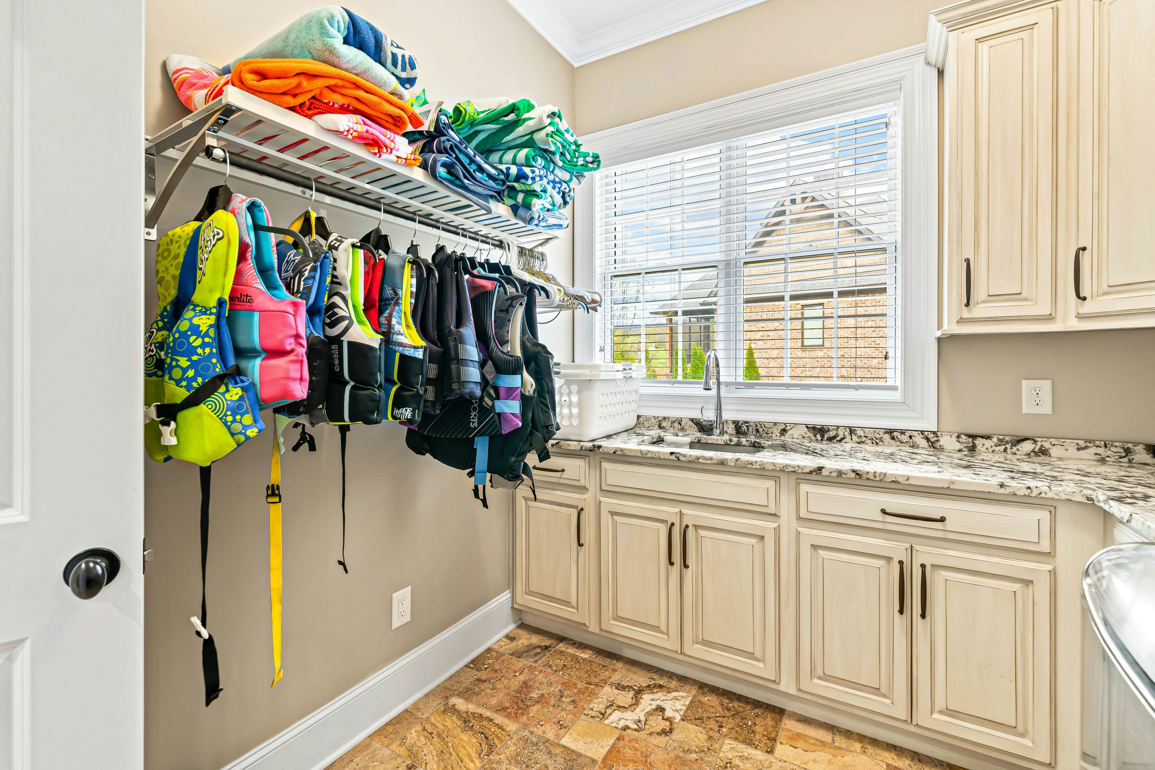 Luxe Lakefront Home, Sleeps 14・Dock・Amazing Views