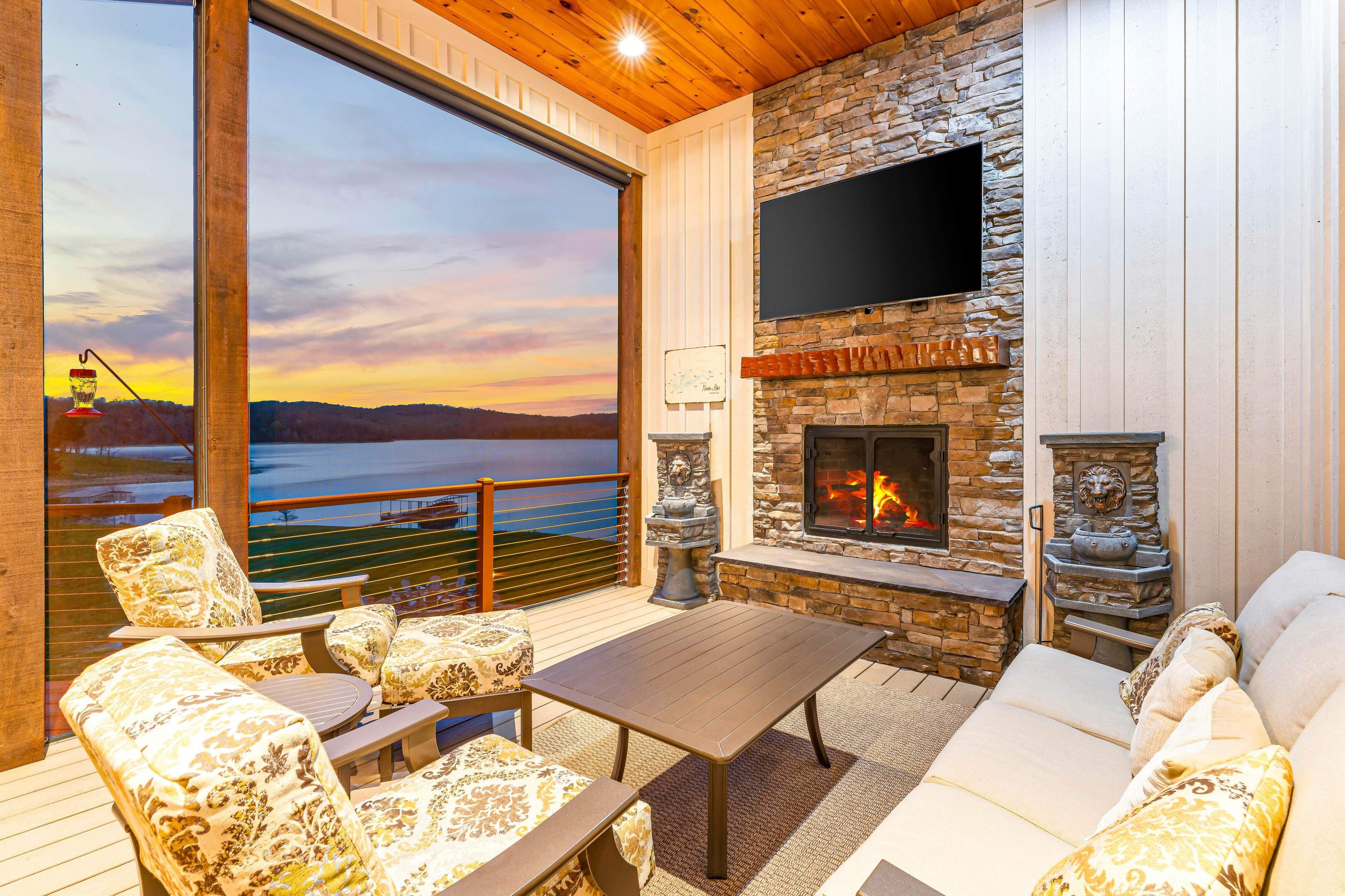 Luxe Lakefront Home, Sleeps 14・Dock・Amazing Views