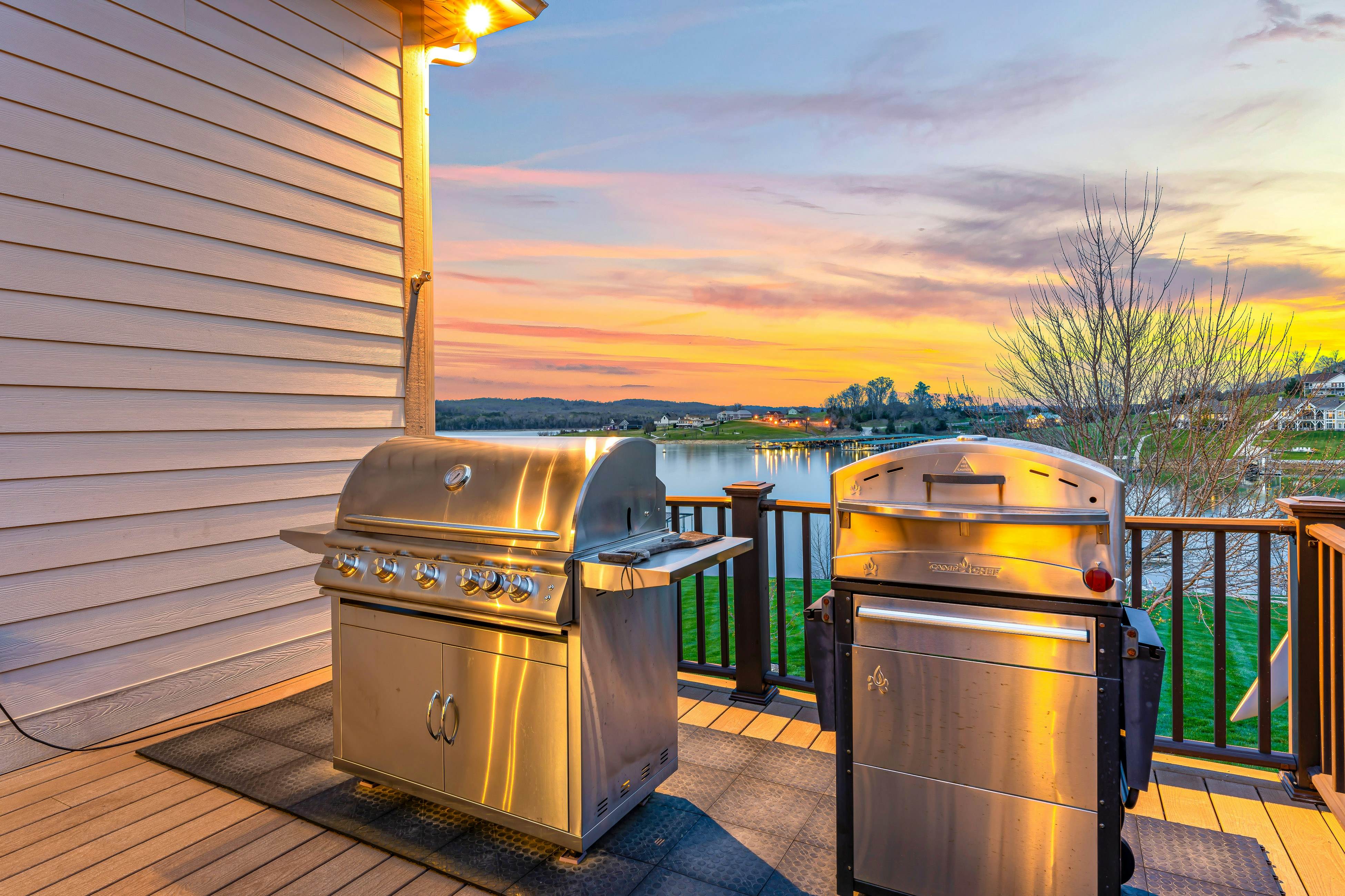 Luxe Lakefront Home, Sleeps 14・Dock・Amazing Views