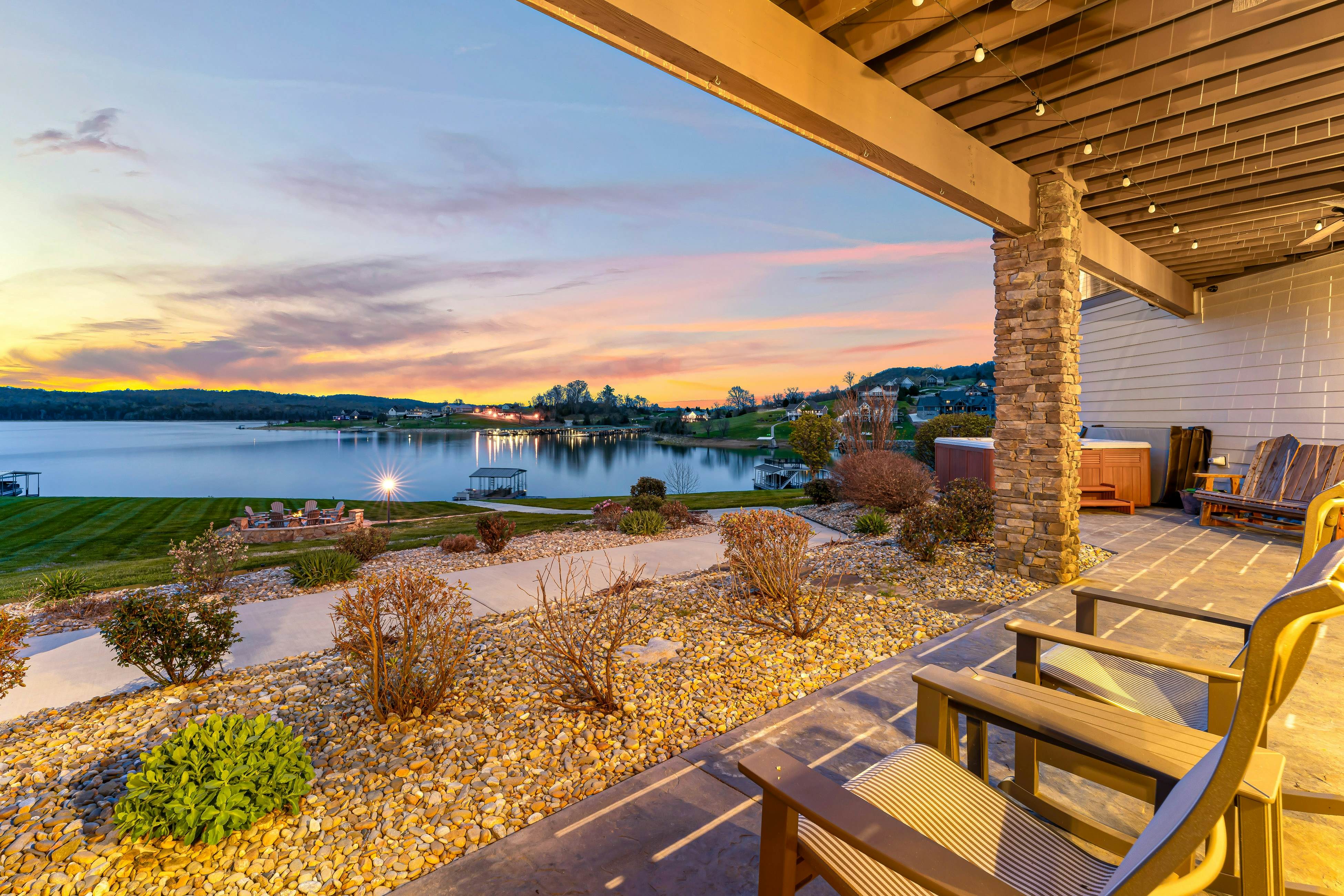 Luxe Lakefront Home, Sleeps 14・Dock・Amazing Views