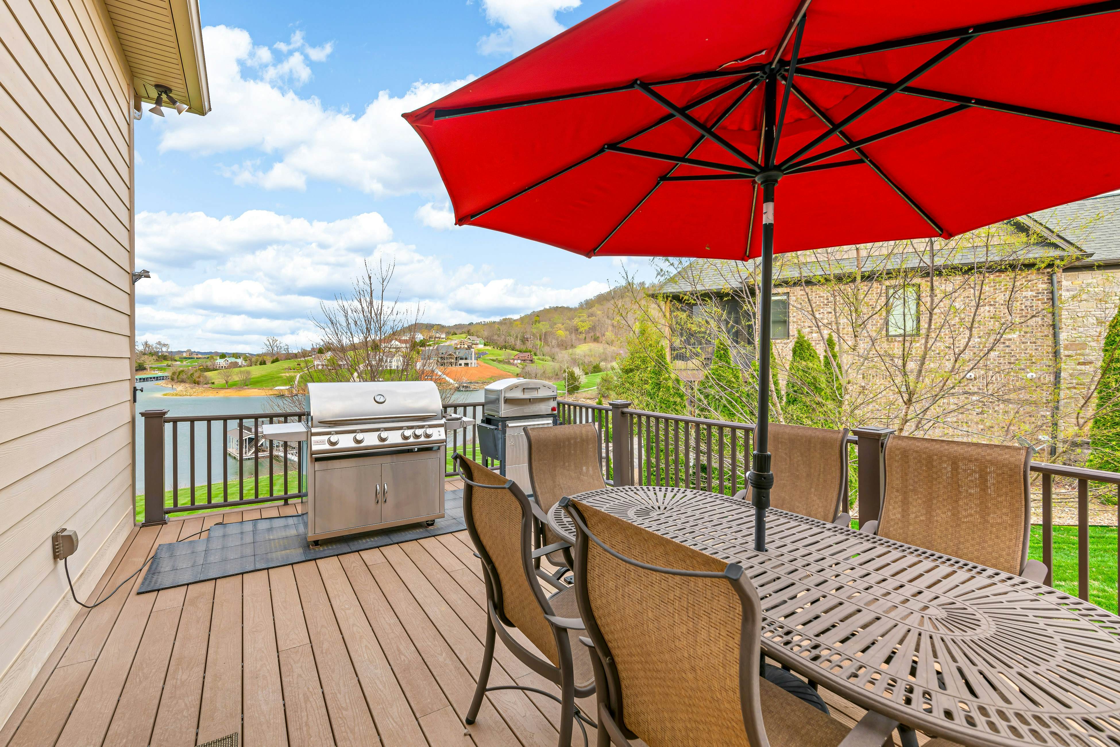 Luxe Lakefront Home, Sleeps 14・Dock・Amazing Views