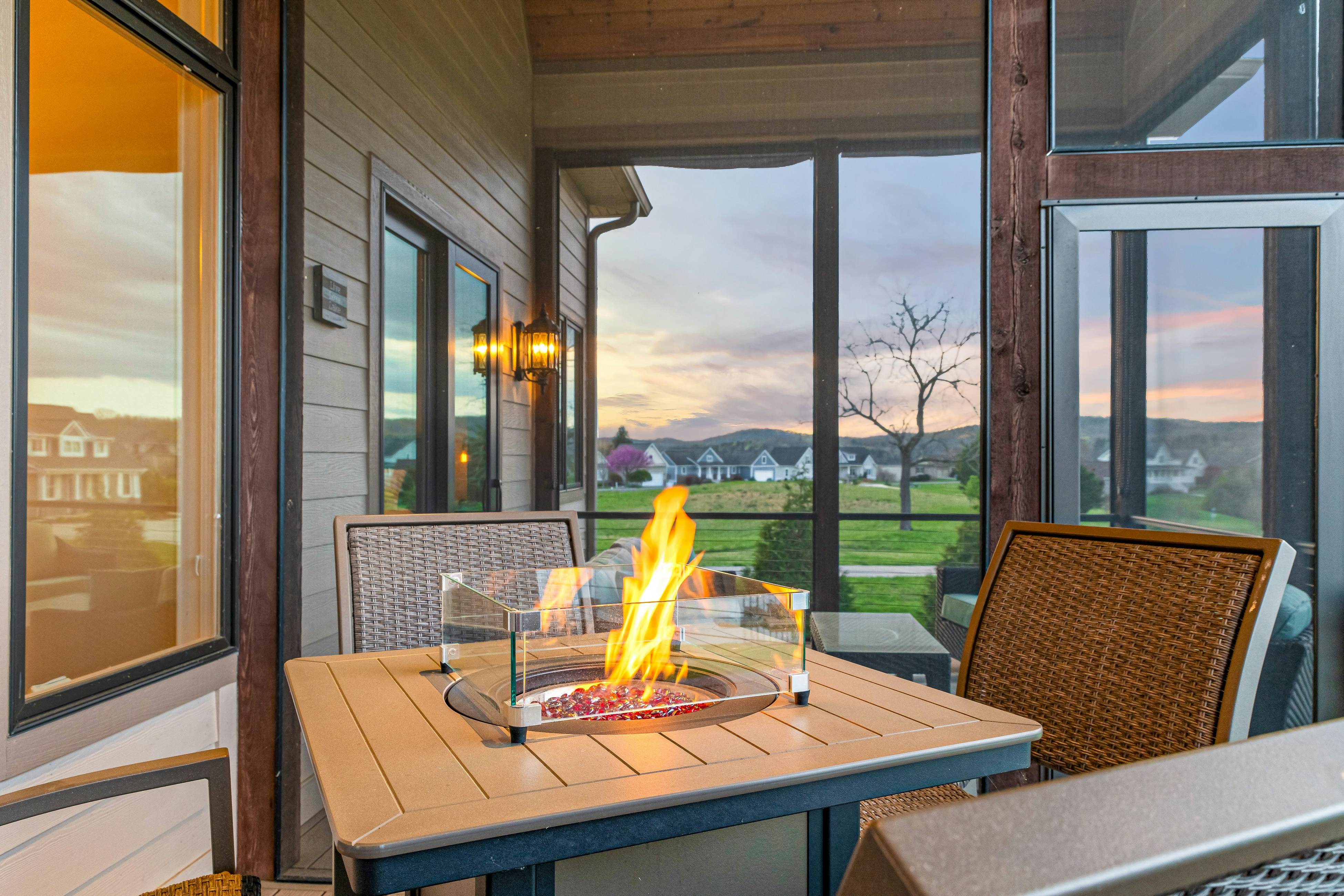 Luxe Lakefront Home, Sleeps 14・Dock・Amazing Views