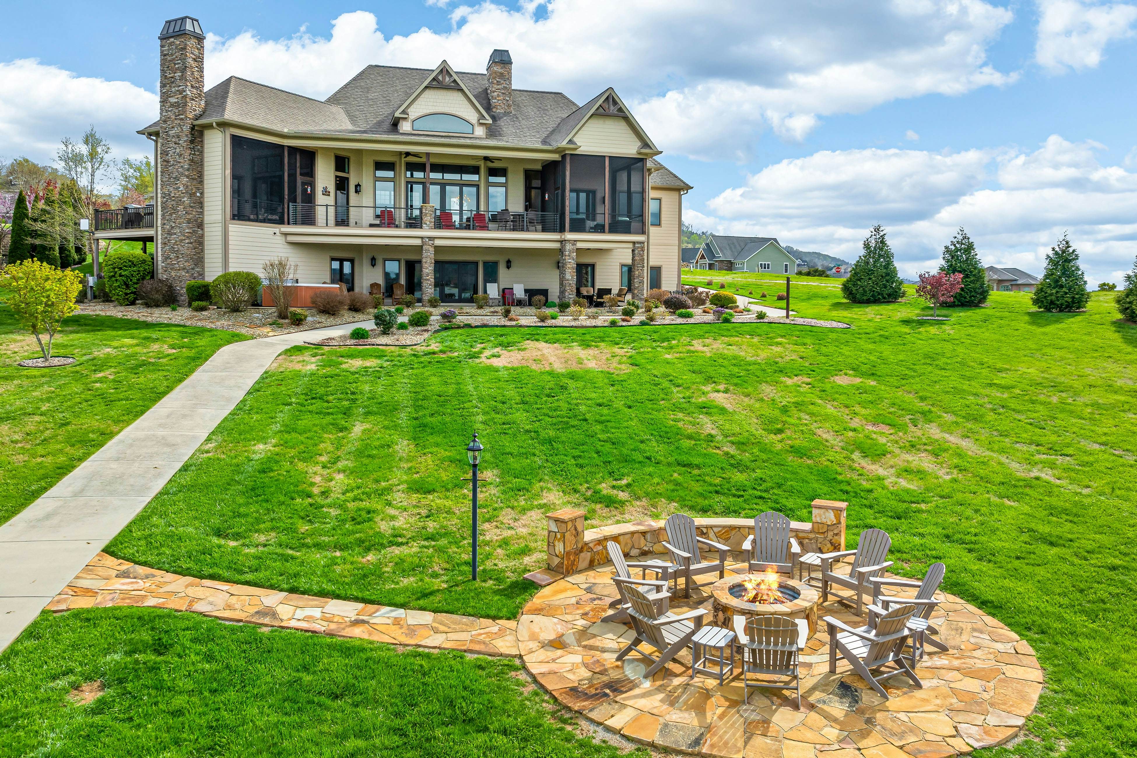 Luxe Lakefront Home, Sleeps 14・Dock・Amazing Views