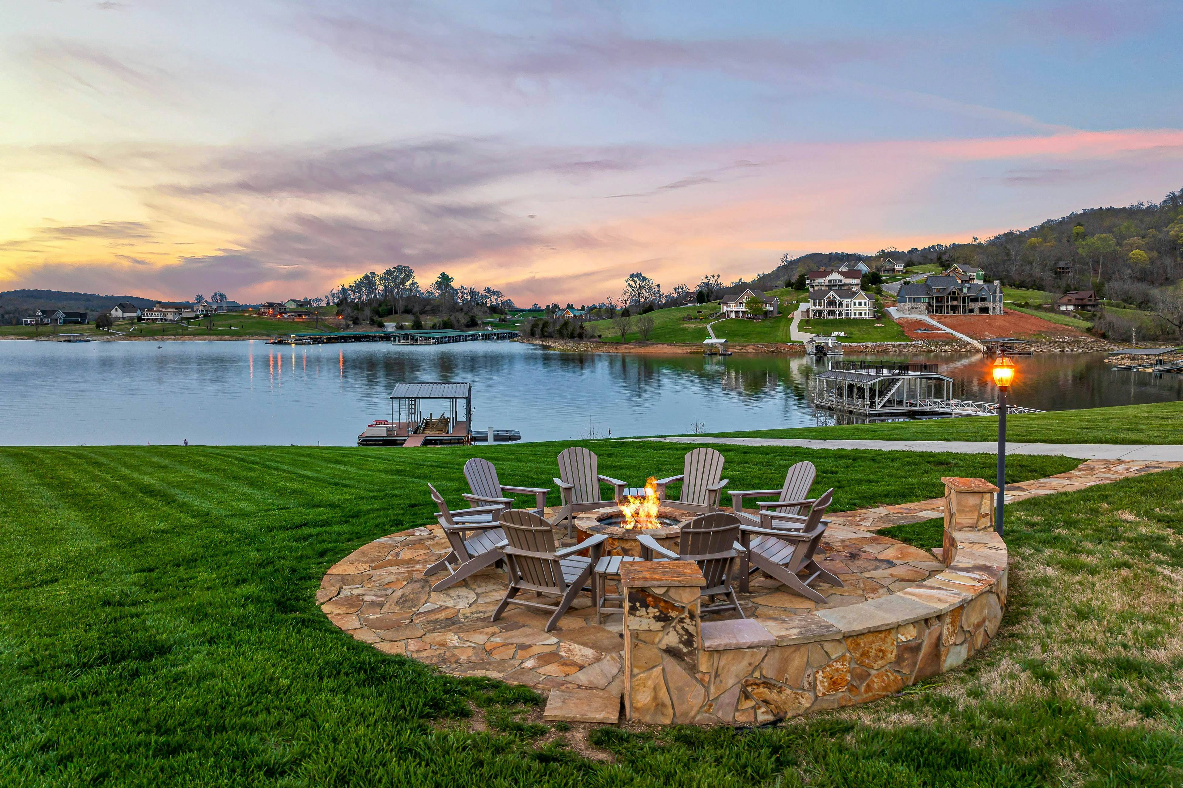 Luxe Lakefront Home, Sleeps 14・Dock・Amazing Views