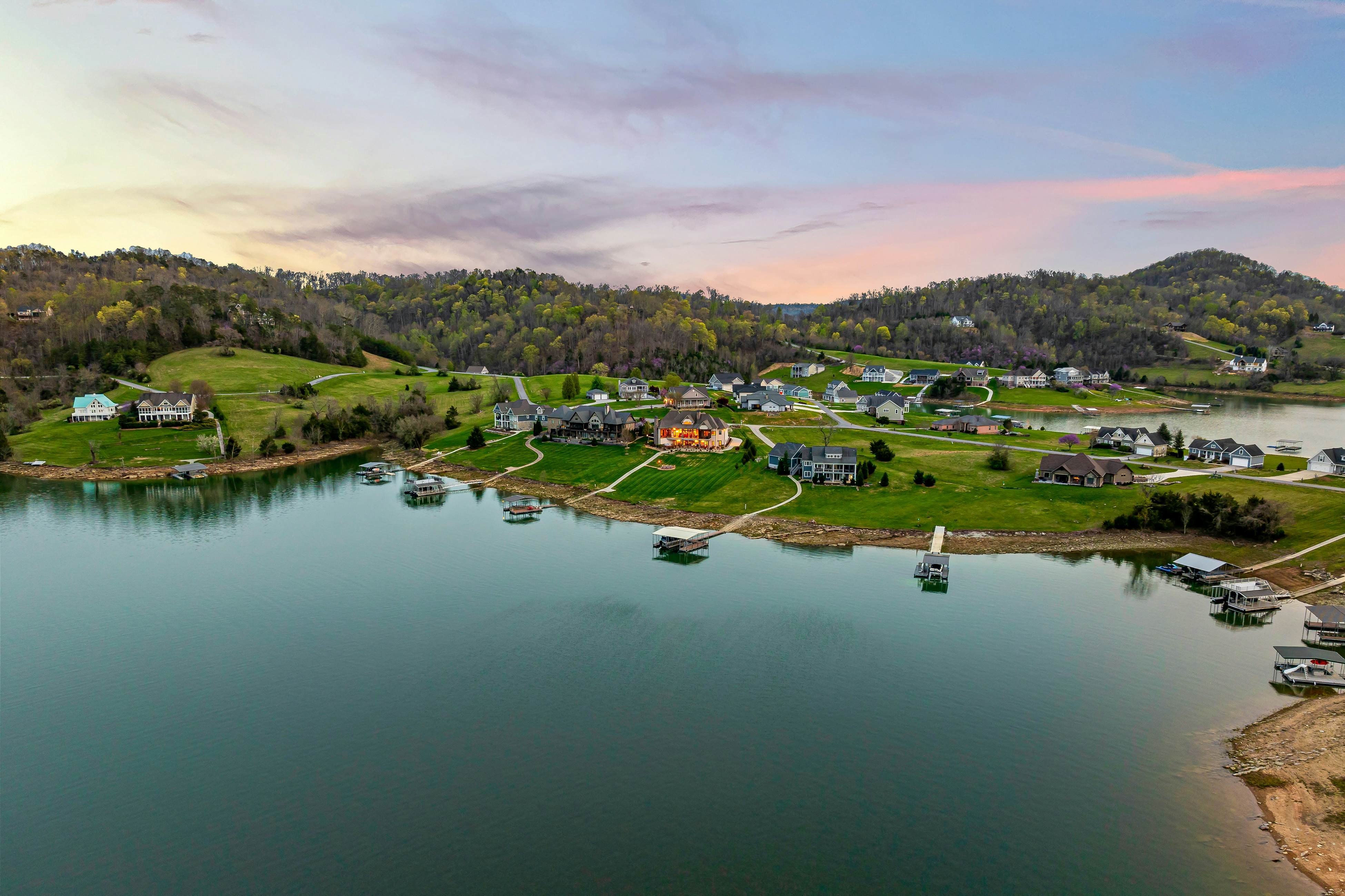 Luxe Lakefront Home, Sleeps 14・Dock・Amazing Views