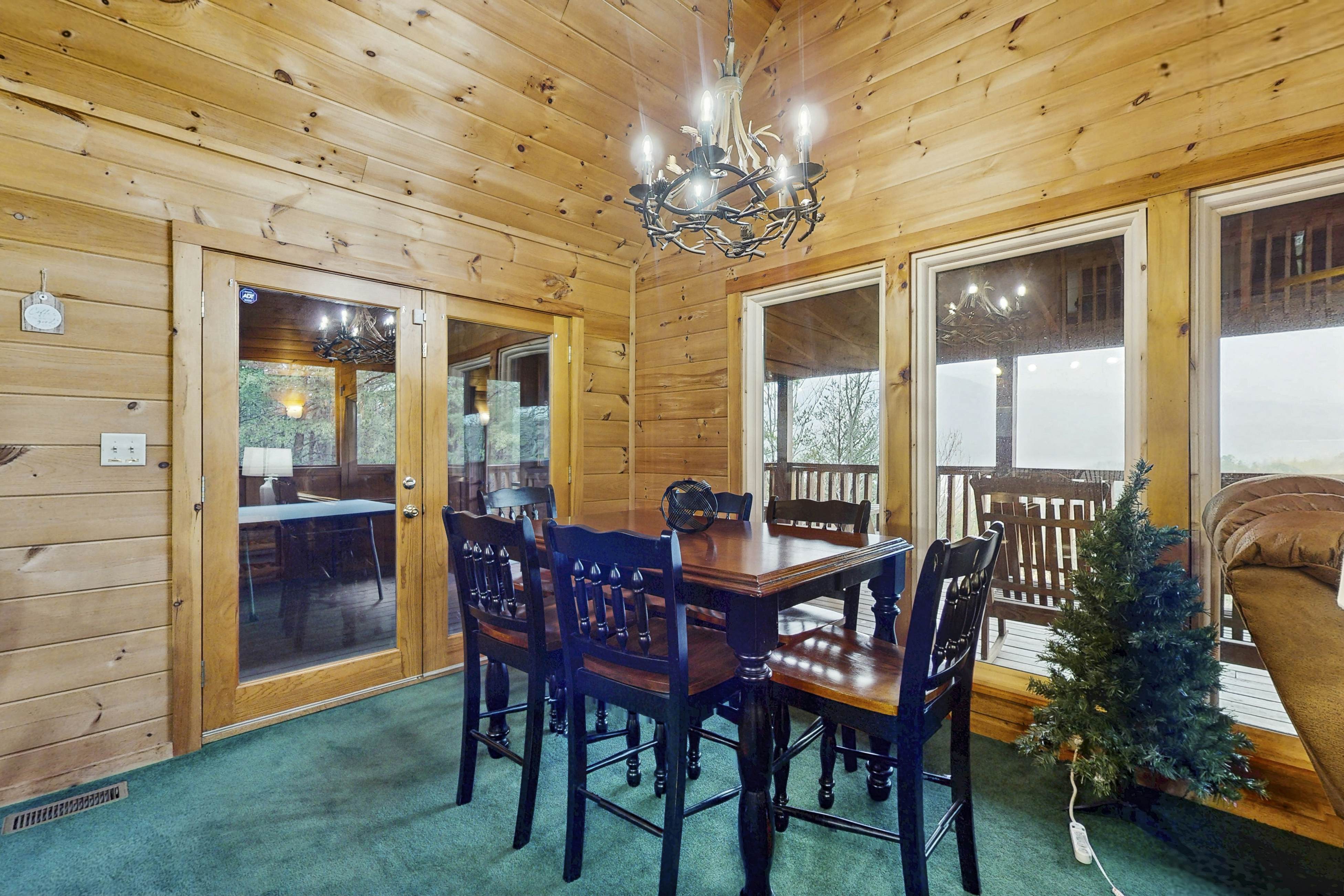 Hidden Cabin, Sleep 6・Mtn Views・Pickleball・Hot Tub