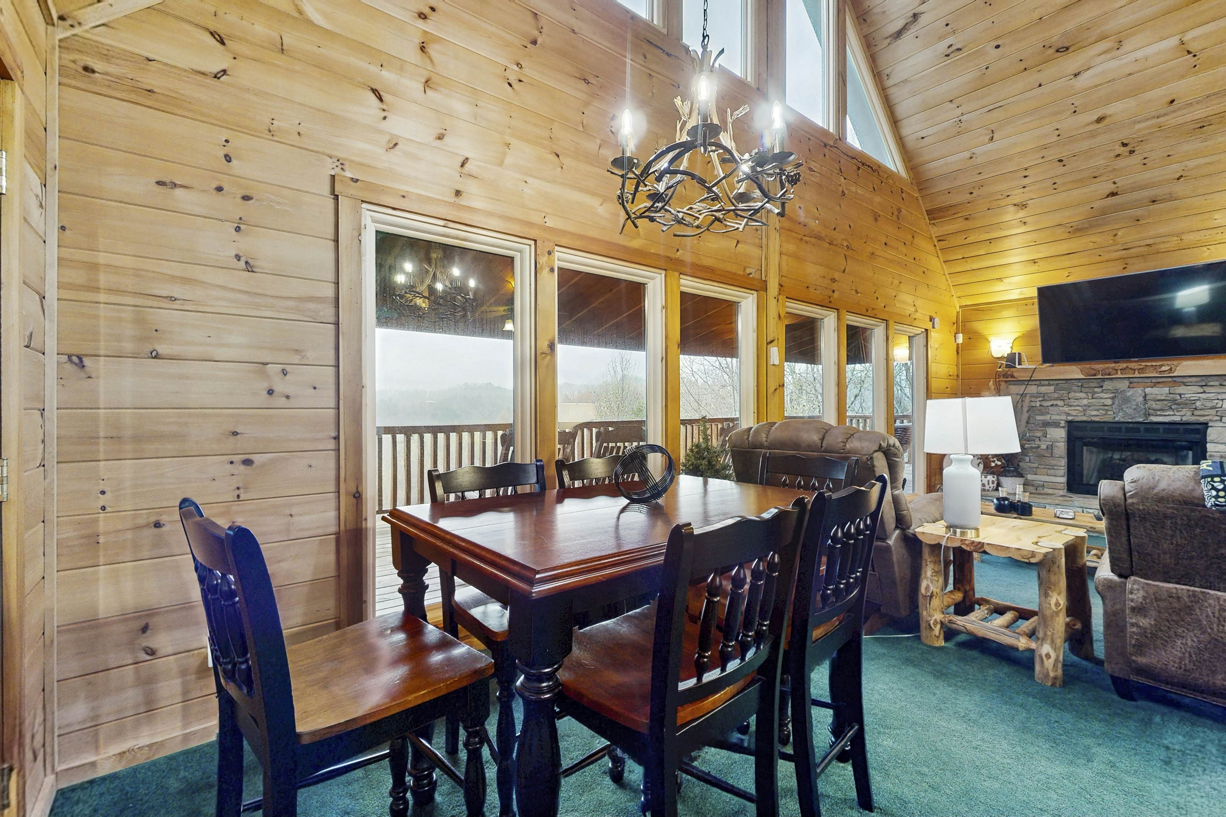 Hidden Cabin, Sleep 6・Mtn Views・Pickleball・Hot Tub