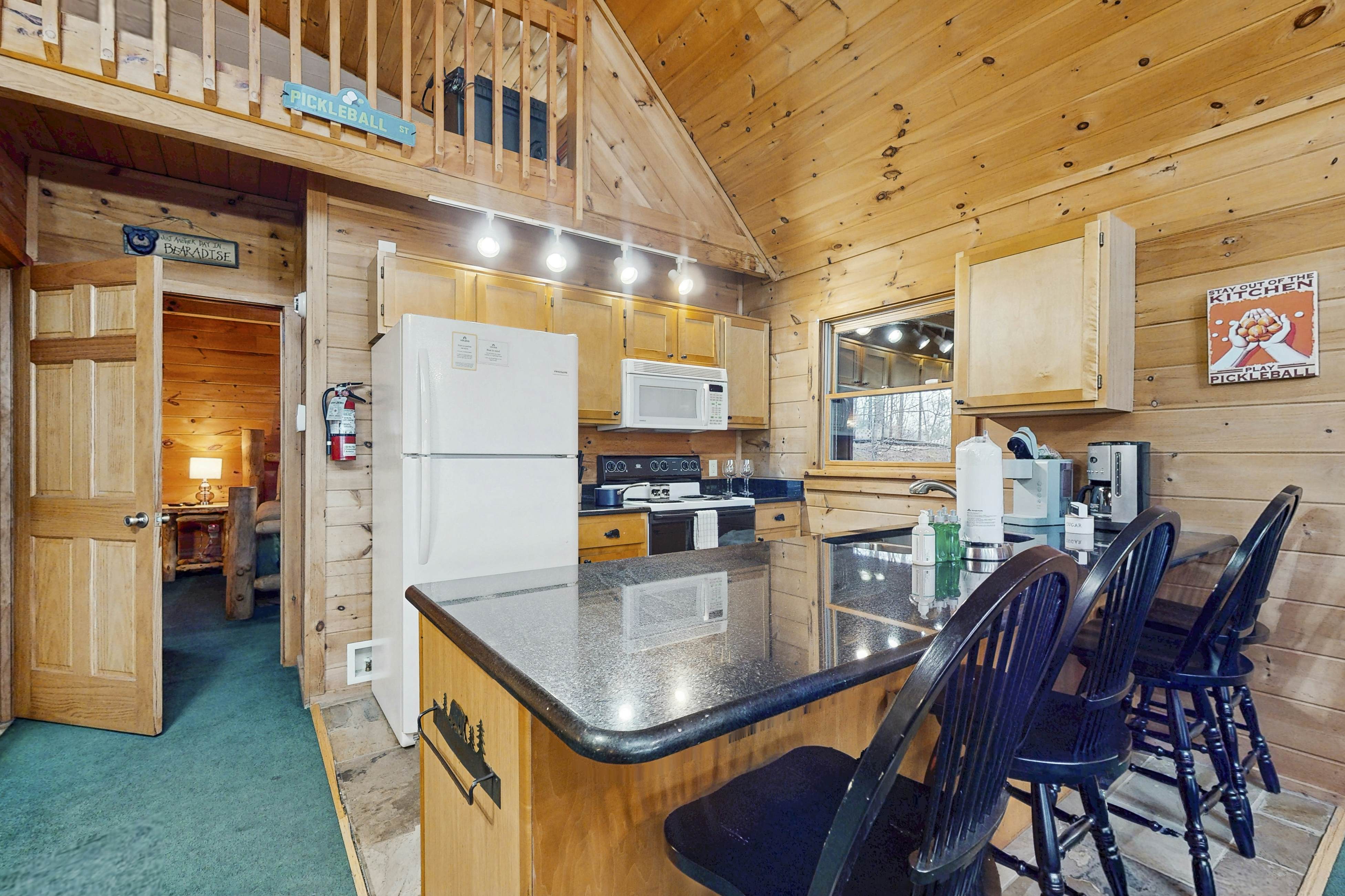 Hidden Cabin, Sleep 6・Mtn Views・Pickleball・Hot Tub