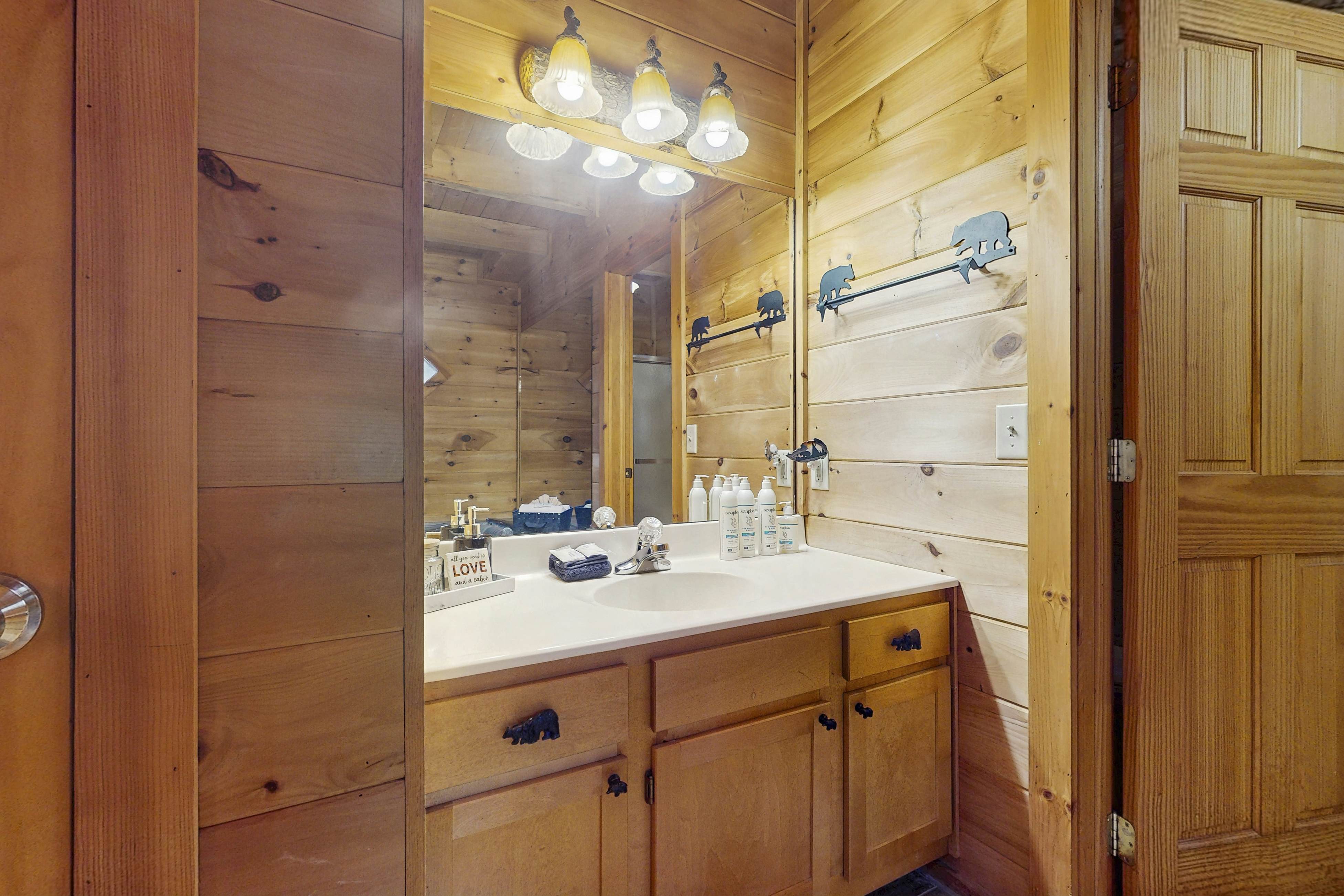 Hidden Cabin, Sleep 6・Mtn Views・Pickleball・Hot Tub