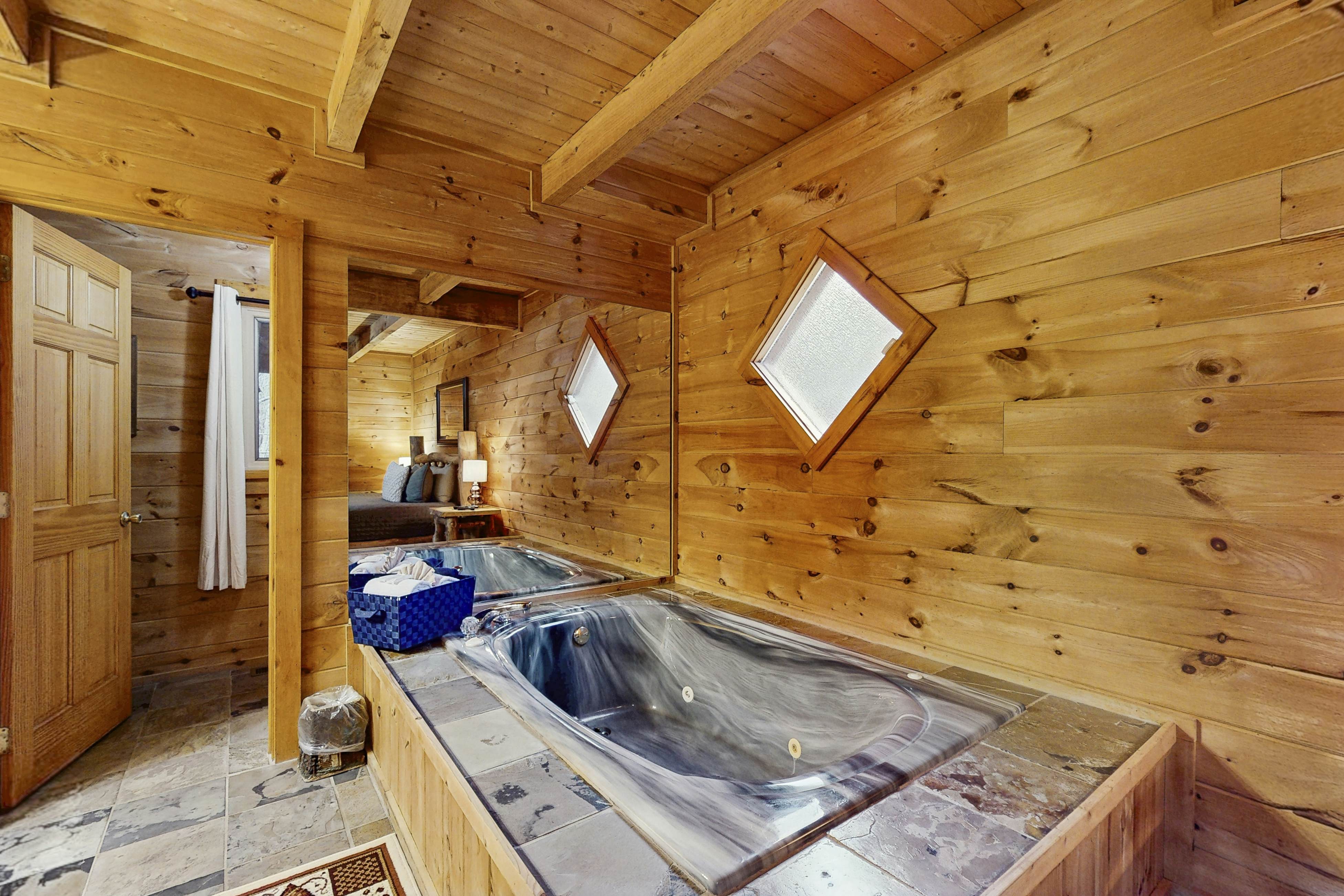 Hidden Cabin, Sleep 6・Mtn Views・Pickleball・Hot Tub