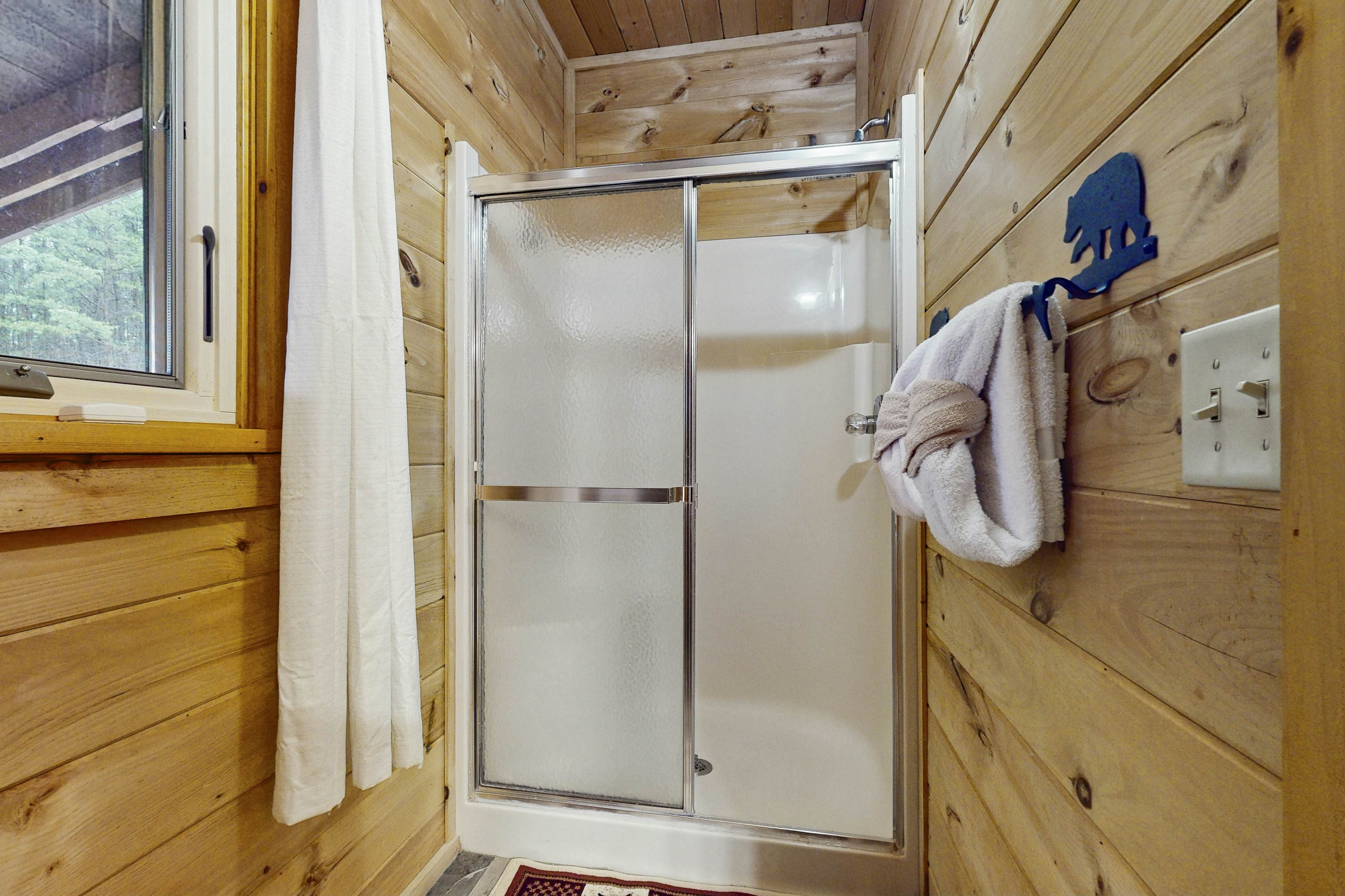 Hidden Cabin, Sleep 6・Mtn Views・Pickleball・Hot Tub