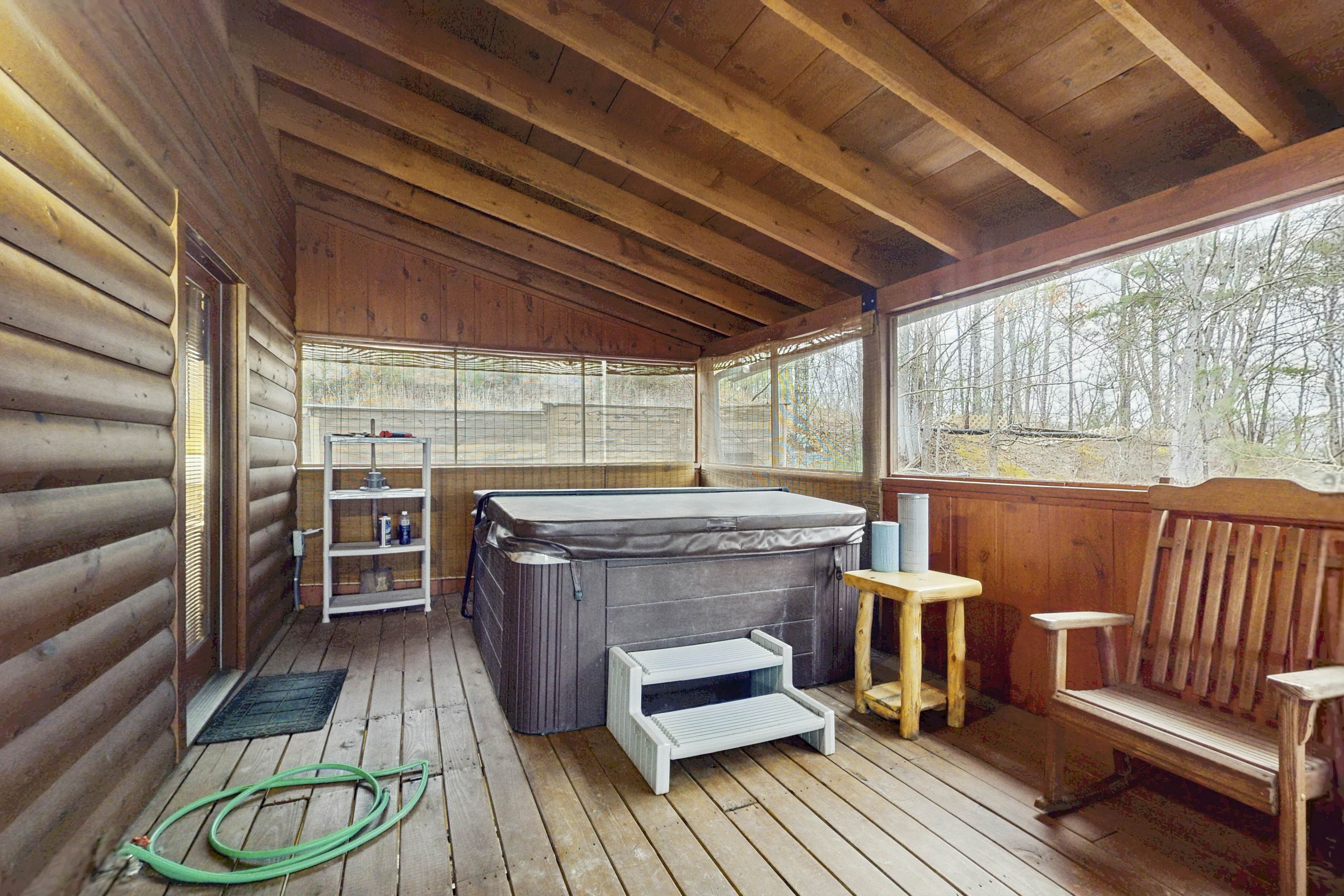 Hidden Cabin, Sleep 6・Mtn Views・Pickleball・Hot Tub