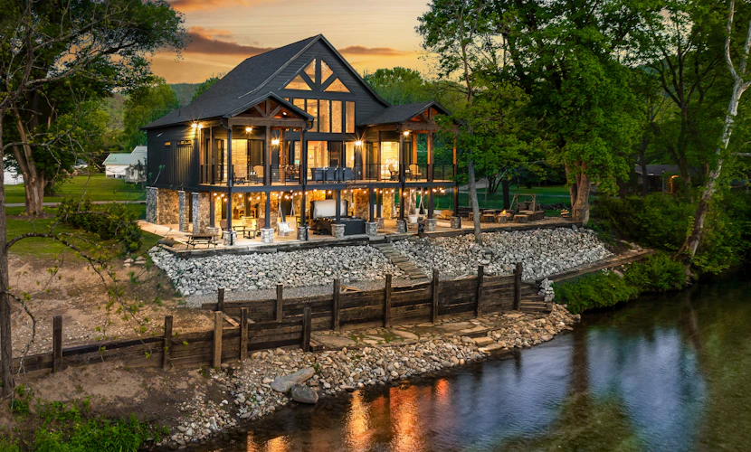 Highly Rated New Riverfront Cabin, Full of Windows, Hot Tub, Pool Table, Sleeps 12