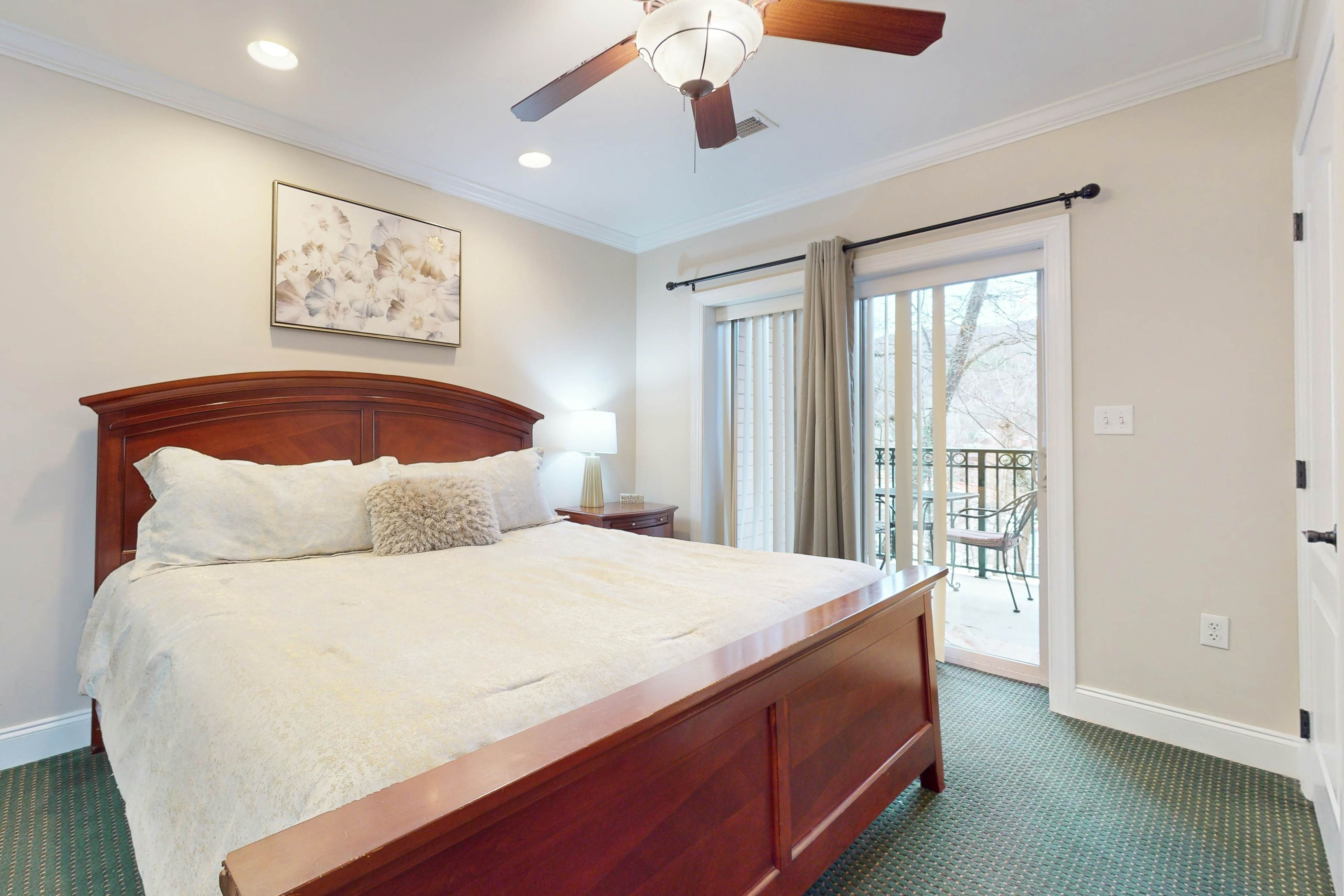 Mountain view condo w/ free attraction tickets, fireplace, & seasonal pool